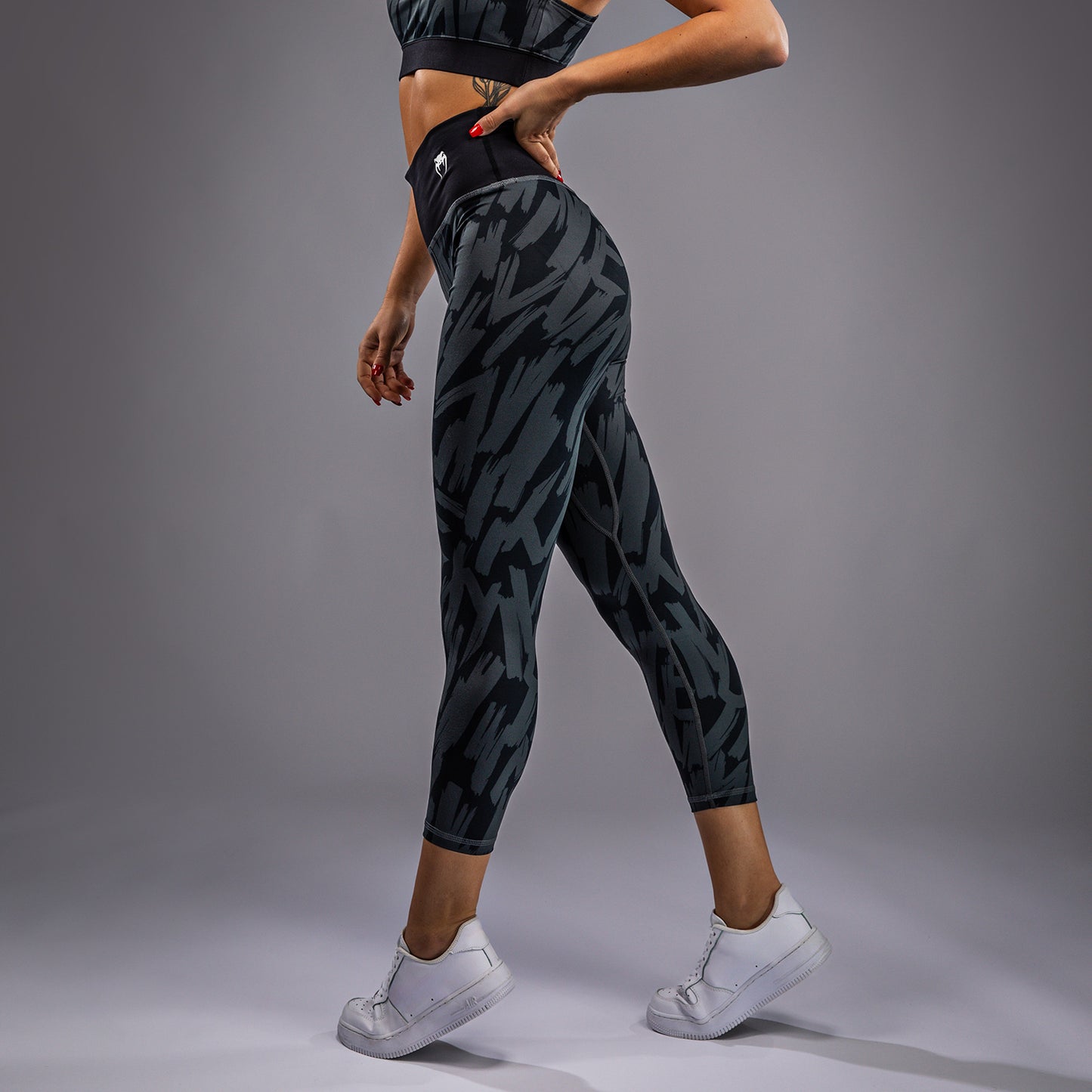 Женские леггинсы Venum Graffiti Leggings 7/8 - Urban Charcoal