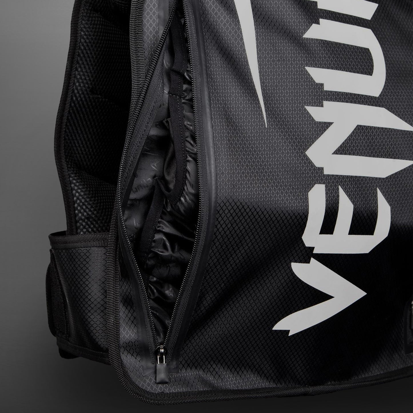 ЖИЛЕТ-УТЯЖЕЛИТЕЛЬ VENUM ELITE- 22ФТ - ЧЕРНЫЙ/БЕЛЫЙ