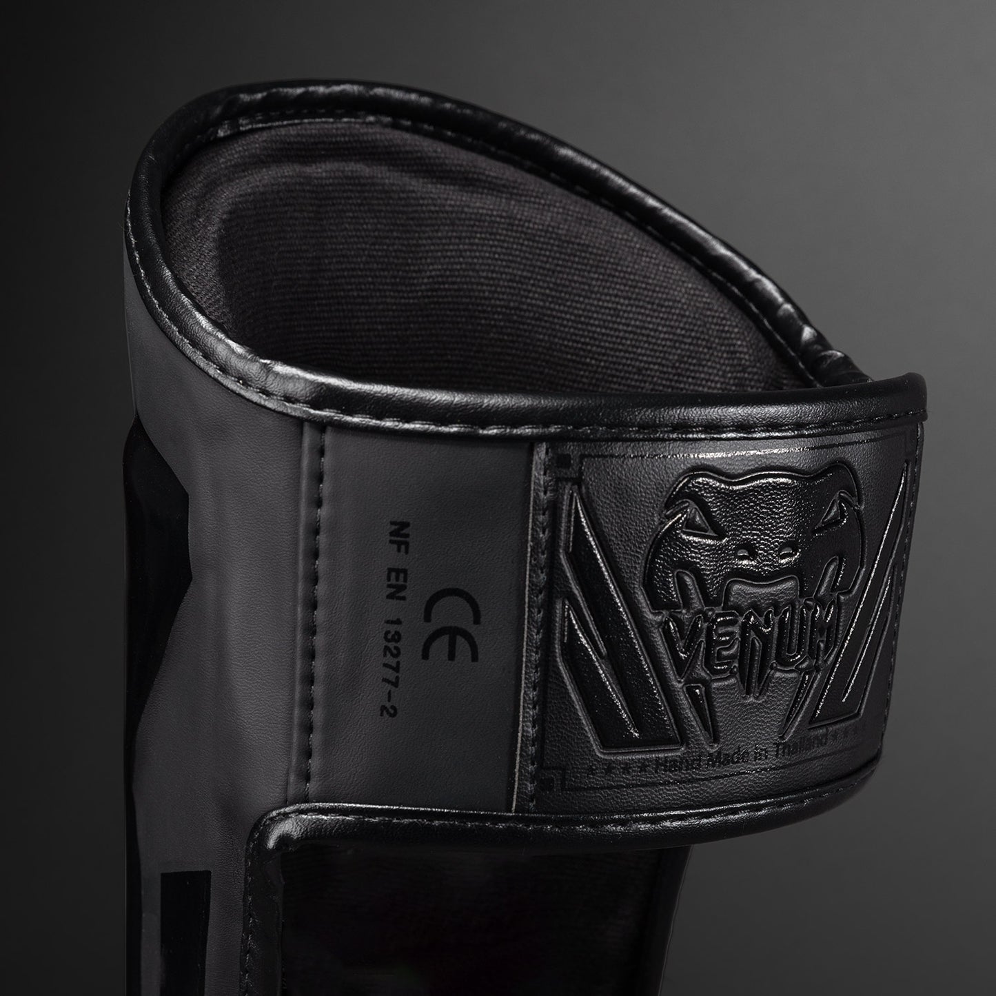 ЩИТКИ VENUM ELITE STANDUP