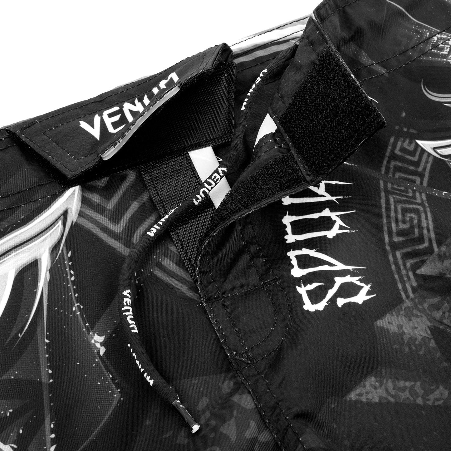 ДЕТСКИЕ ШОРТЫ VENUM GLADIATOR - ЧЕРНЫЙ/БЕЛЫЙ