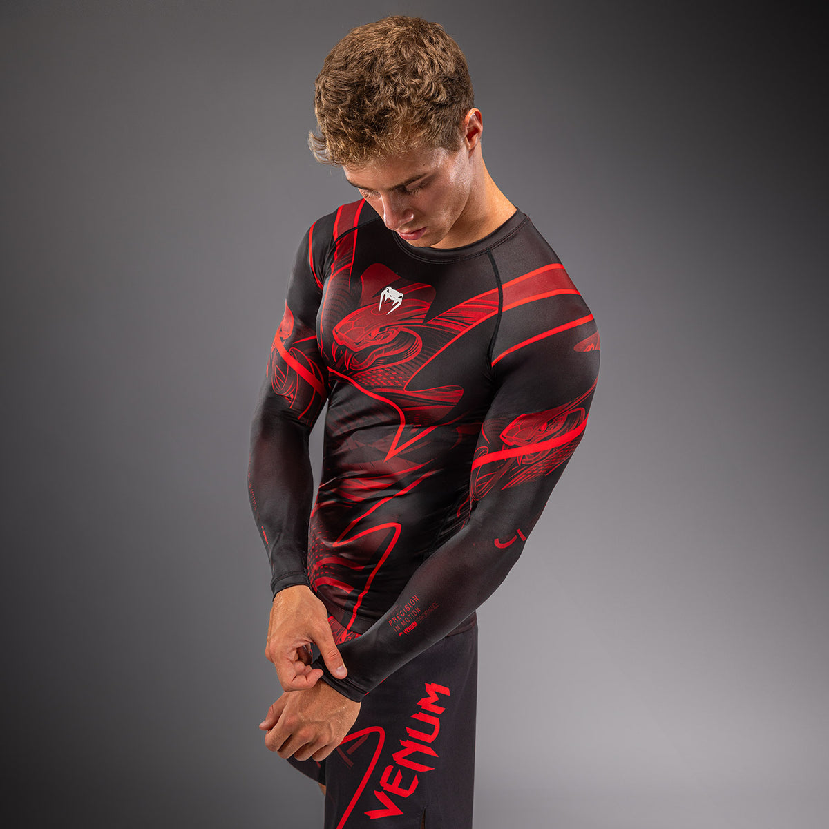 Рашгард с длинным рукавом Venum Crimson Viper 2.0 - Черный/Красный