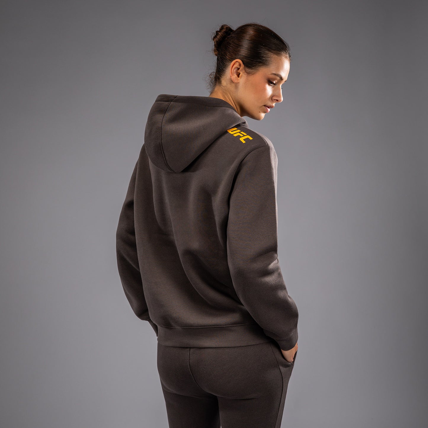 Толстовка UFC Fusion by Venum Fight Week с капюшоном для женщин - Solid Earthen Brown