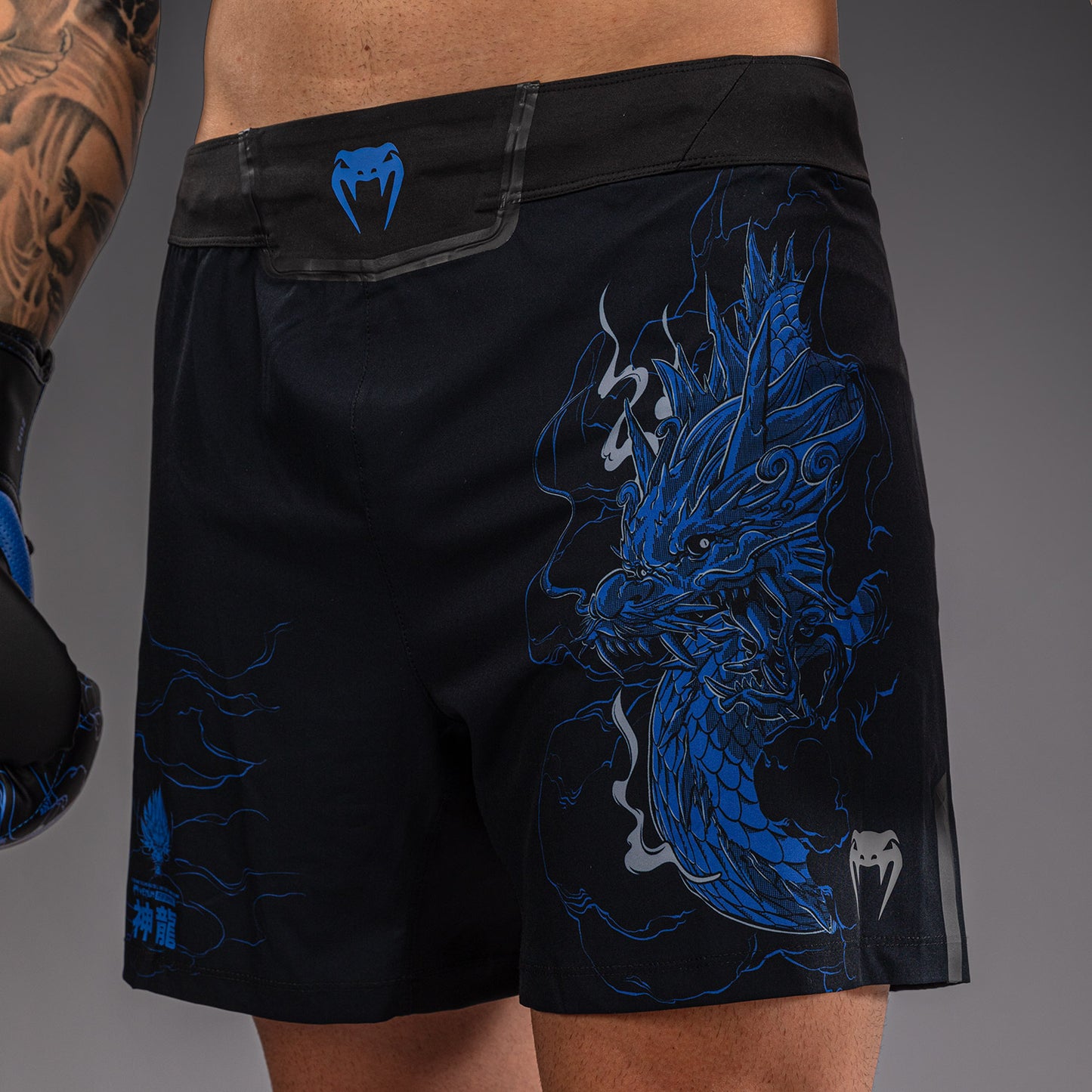 Файтшорты Venum Thunder Dragon – Чёрный/Королевский синий