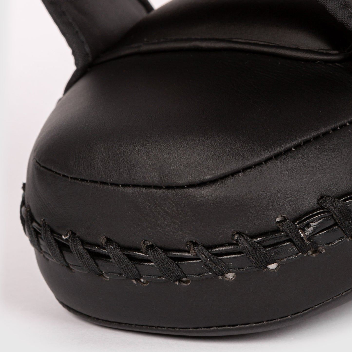 Лапы Venum Kick Boxing Gear 2.0 Micro Fibre Small Paws - черный/белый