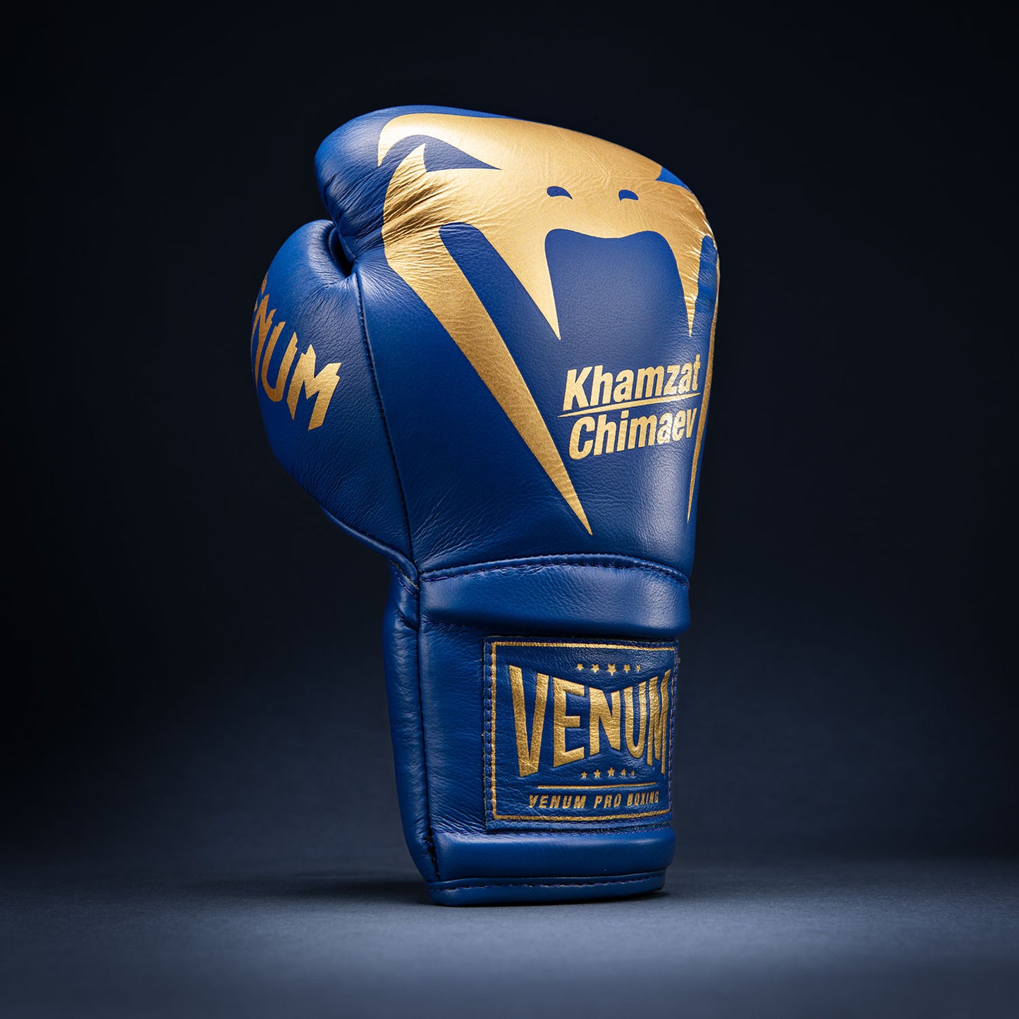 Боксерские перчатки Venum Giant 2.0 Khamzat Chimaev Pro — сине-золотые