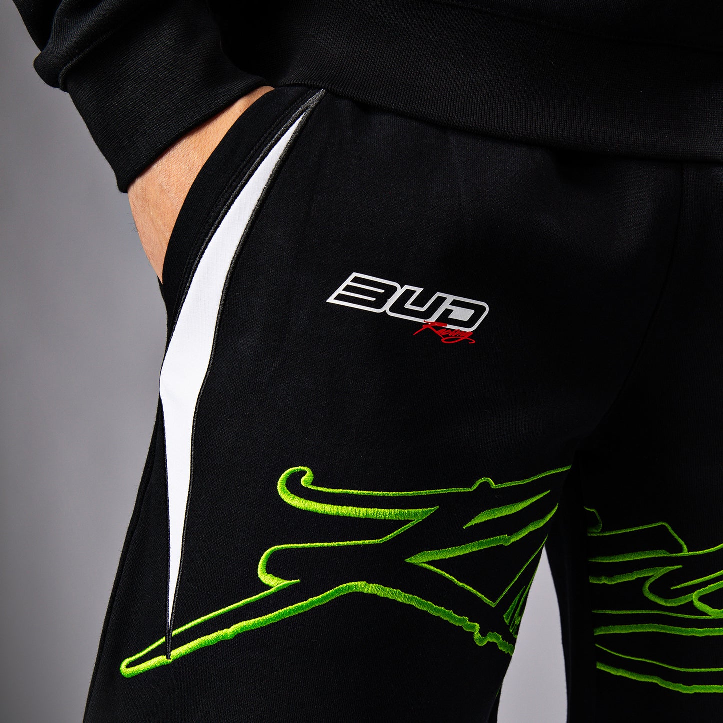 Мужские хлопковые шорты Venum x Bud Racing - черный/белый/зеленый лайм