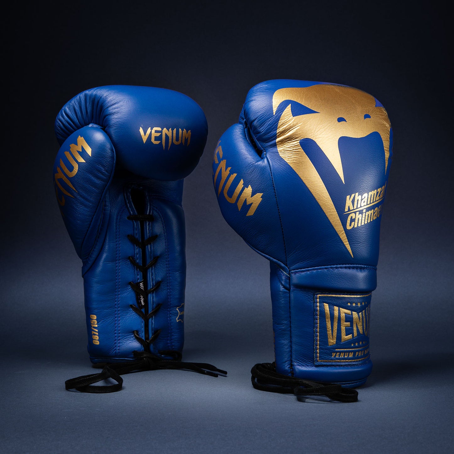 Боксерские перчатки Venum Giant 2.0 Khamzat Chimaev Pro — сине-золотые