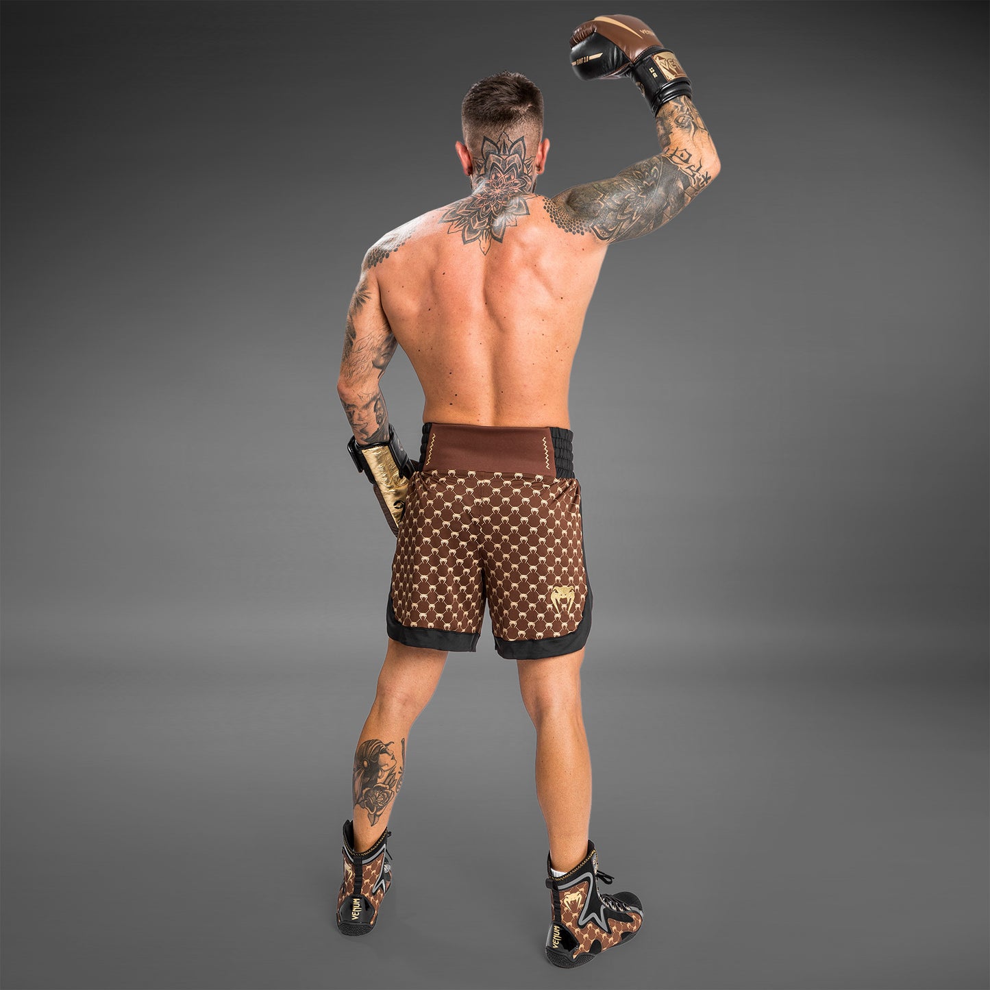 Venum Monogram Boxing Short - черный/коричневый