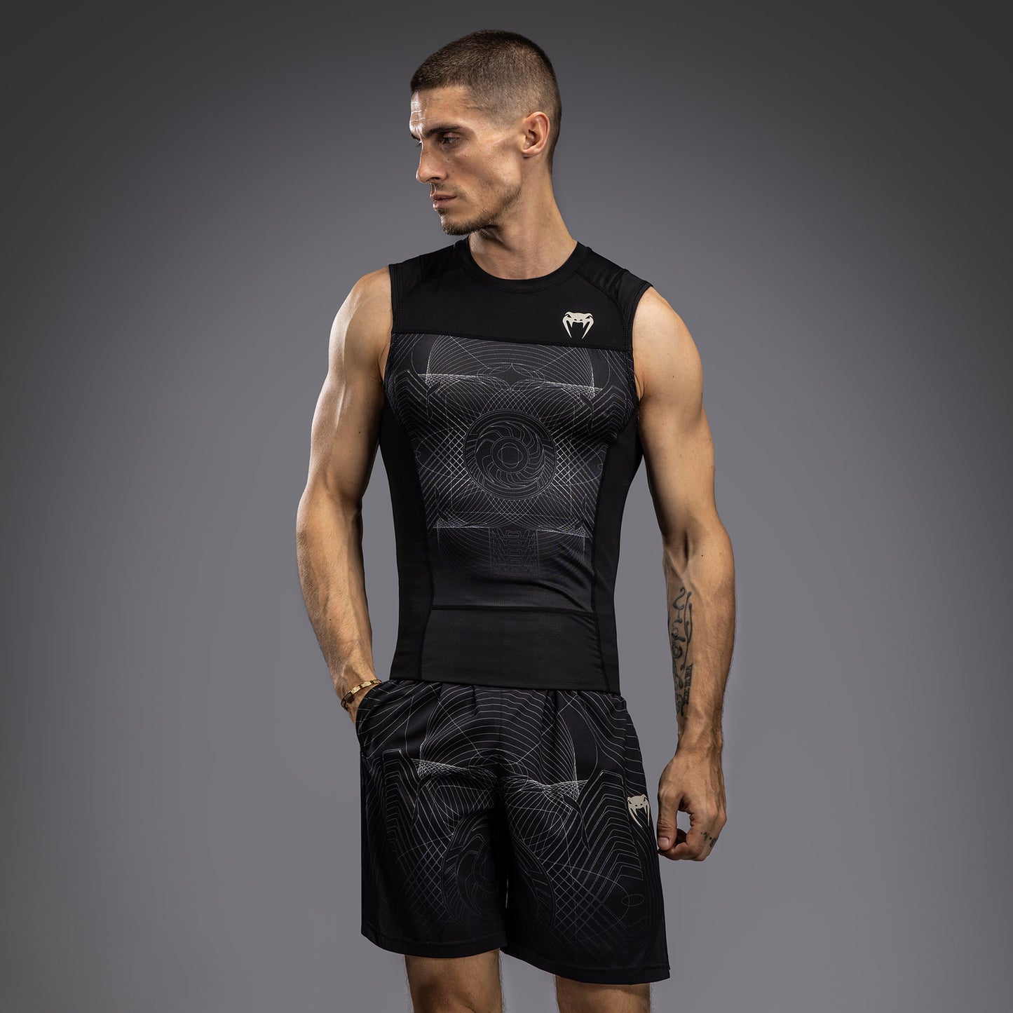 Модель без рукавов Rashguard для мужчин Venum G-Fit Air - Глубокий черный / Песок пустыни
