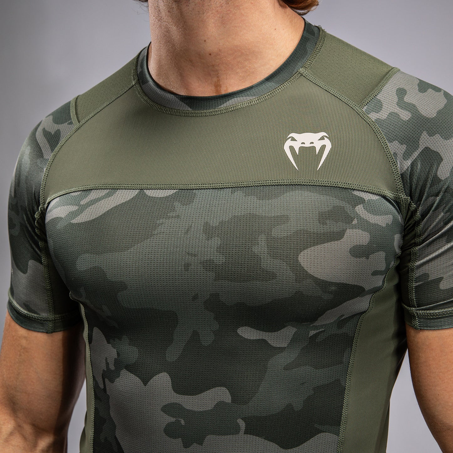 Короткий рукав Rashguard для мужчин Venum G-Fit Air - Военный камуфляж