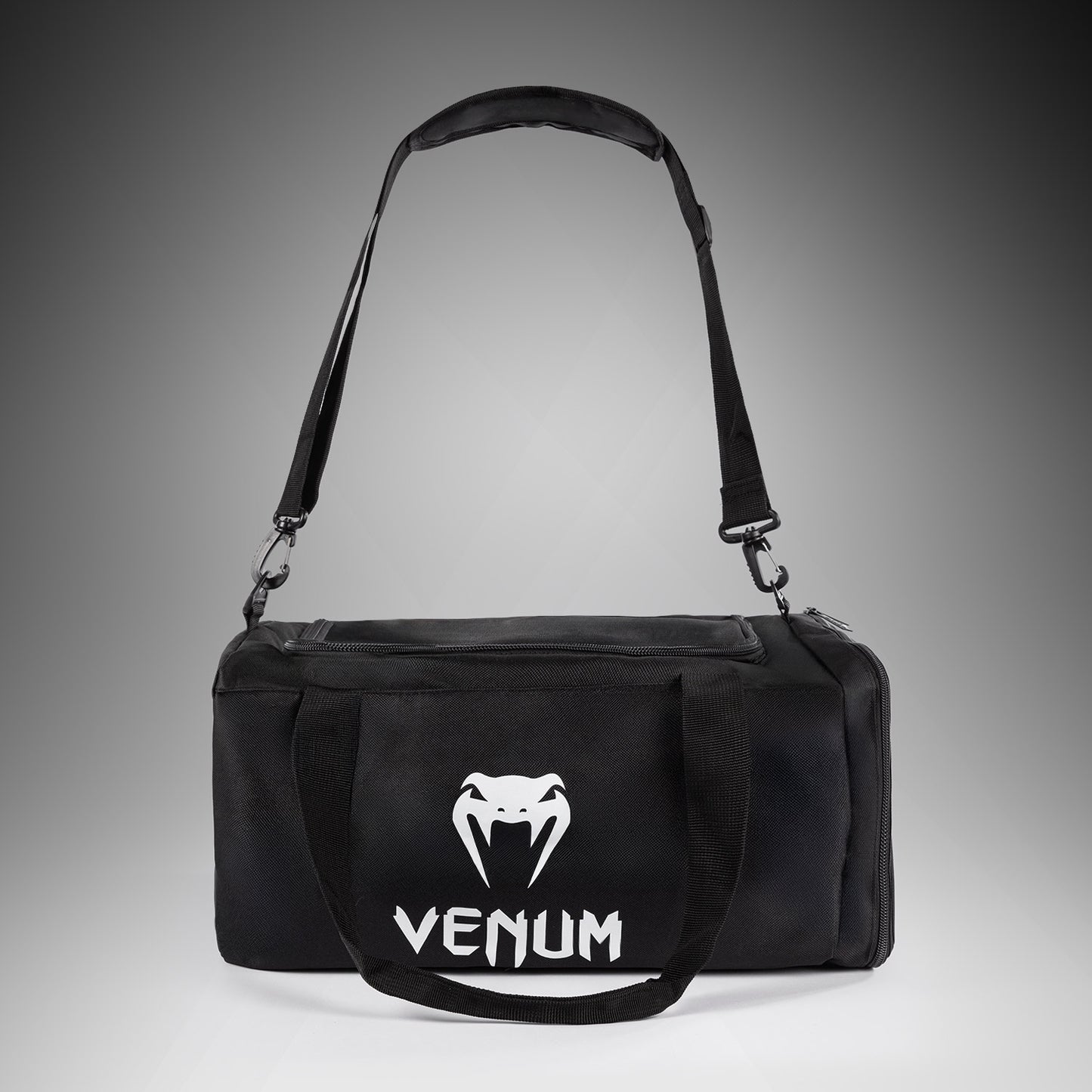 Спортивная сумка Venum Essential (61L) - черная