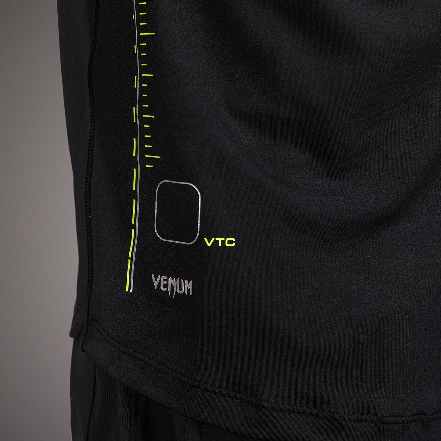 Venum Training Camp 4.0 Мужская футболка Dry-Tech T-Shirt - черный/неоновый зеленый