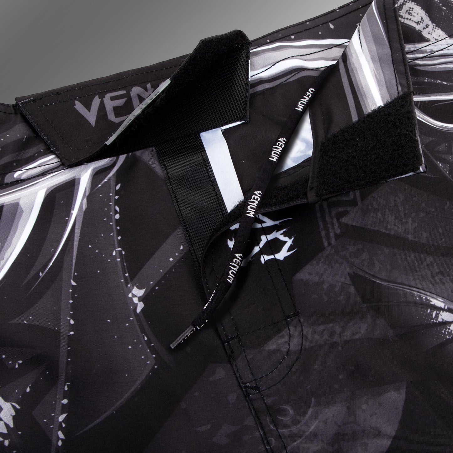 ШОРТЫ VENUM GLADIATOR 3.0 - ЧЕРНЫЙ/БЕЛЫЙ