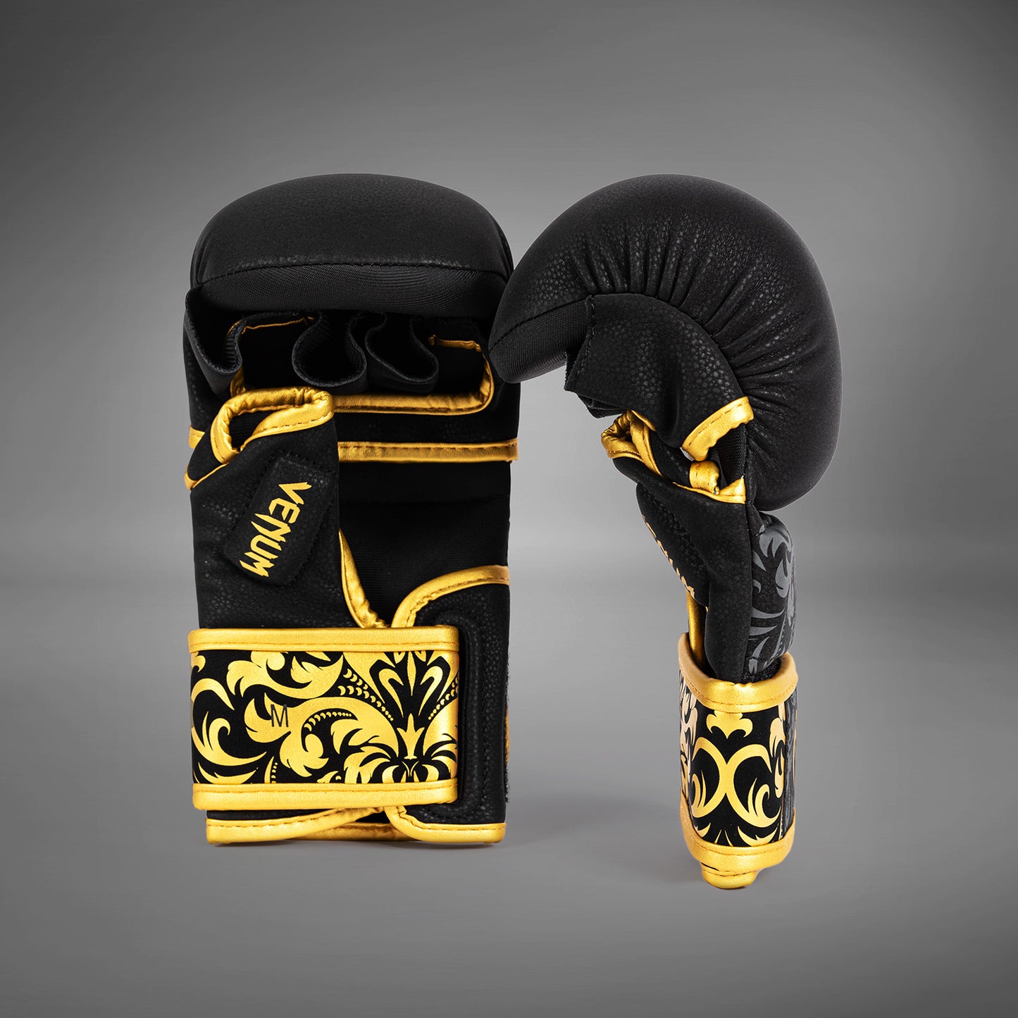 Venum x Topuria Unmatched Edition Перчатки для спарринга MMA - Черный/Золотой