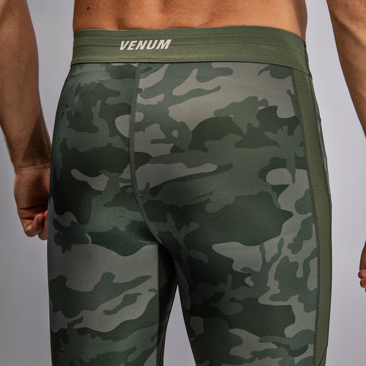 Компессионные леггинсы для мужчин Venum G-Fit Air - Военный камуфляж