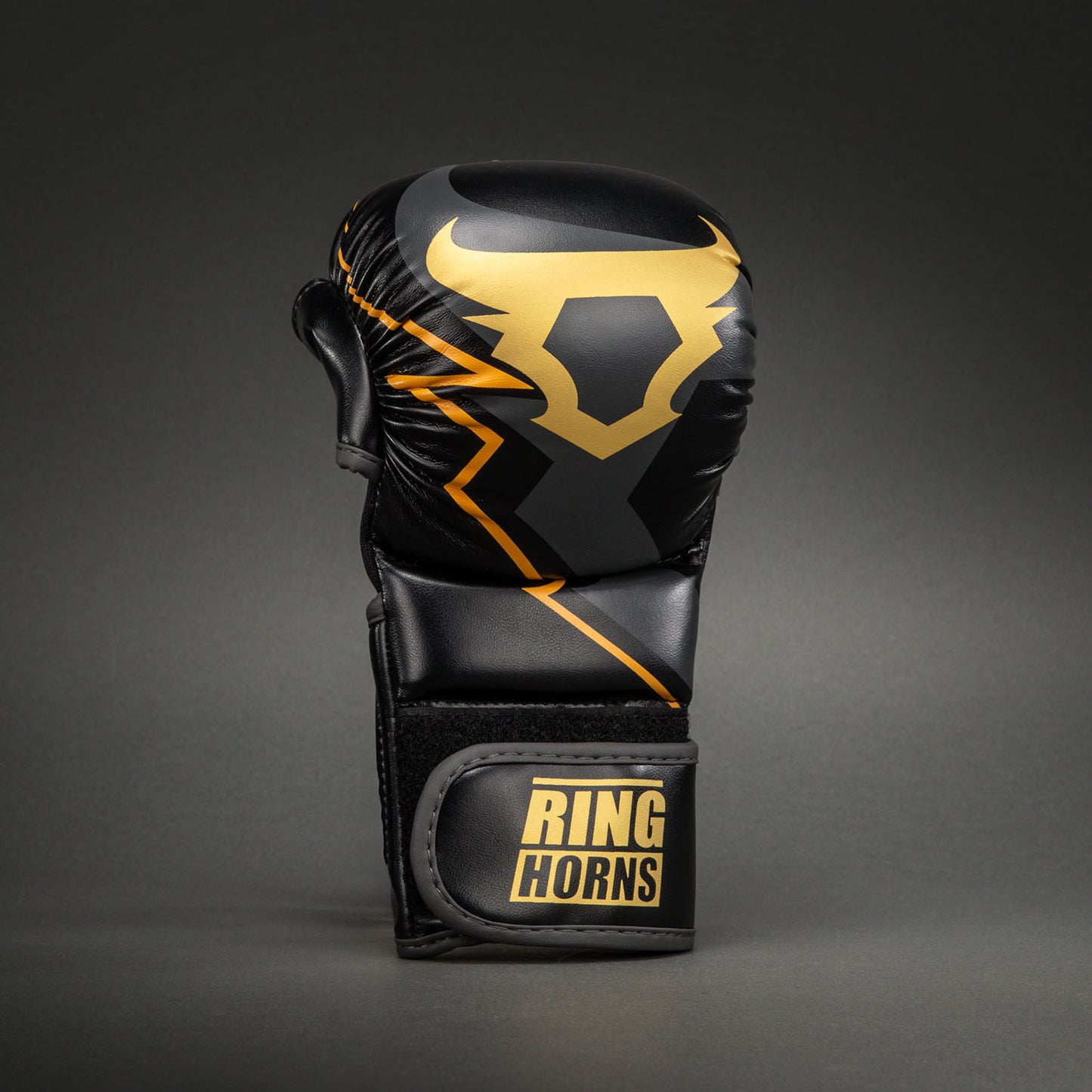 Перчатки для спарринга MMA Ringhorns Charger by Venum – Чёрный/Золотой