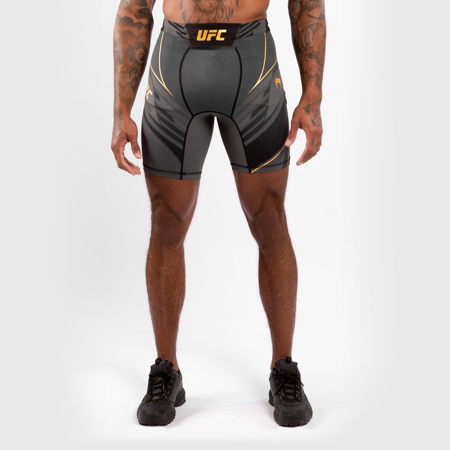 МУЖСКИЕ КОМПРЕССИОННЫЕ ШОРТЫ UFC VENUM FIGHT NIGHT VALE TUDO - УДЛИНЕННЫЙ КРОЙ - Чёрный