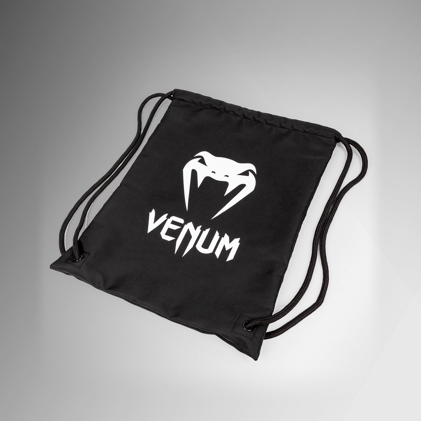 Спортивная сумка Venum Classic (20-25 л) – Чёрный/Белый