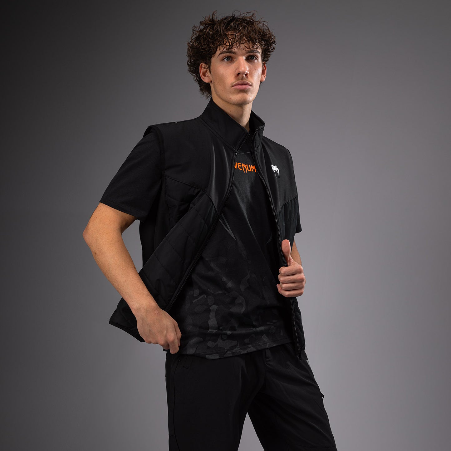 Venum Paddock Softshell Jacket с короткими рукавами - Черный