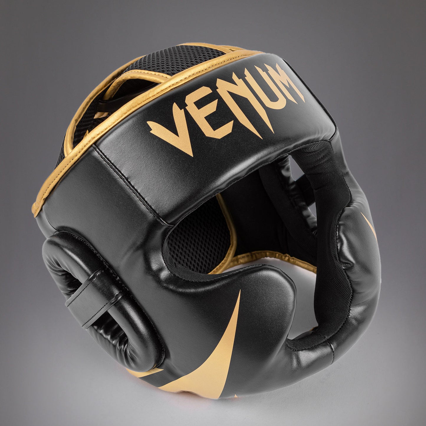 Venum Challenger Головной убор — черный/золотой
