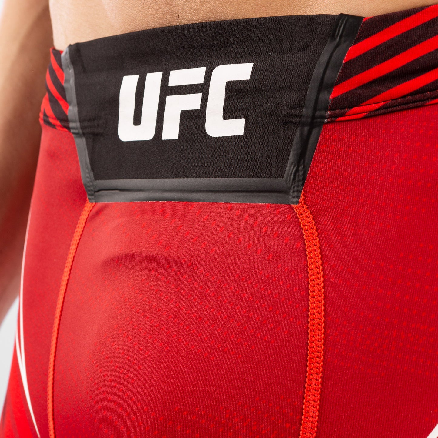 МУЖСКИЕ КОМПРЕССИОННЫЕ ШОРТЫ UFC VENUM FIGHT NIGHT TUDO - УКОРОЧЕННЫЙ КРОЙ - Красный