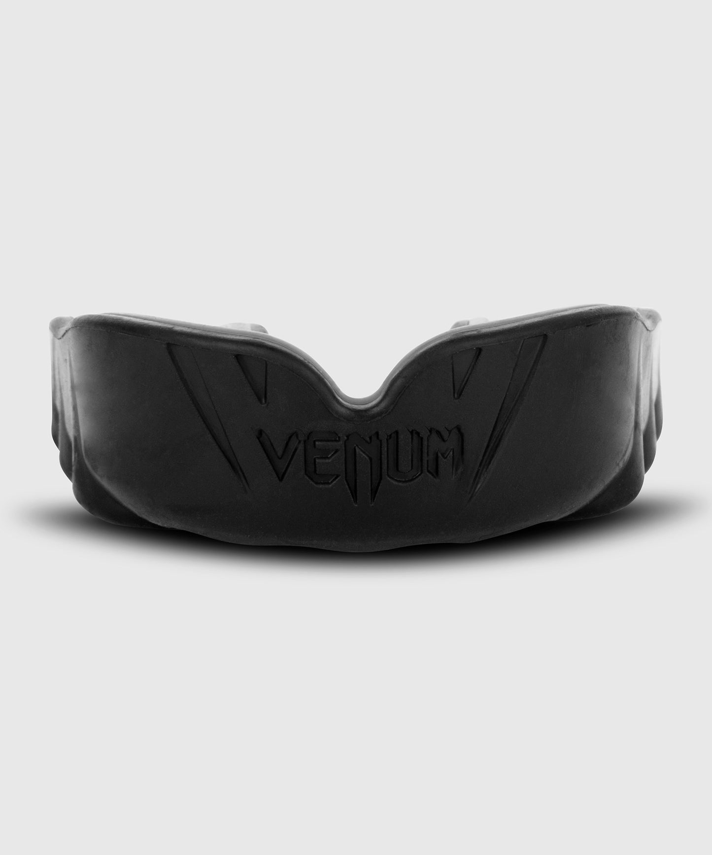 Капа боксерская Venum Challenger – черная/белая