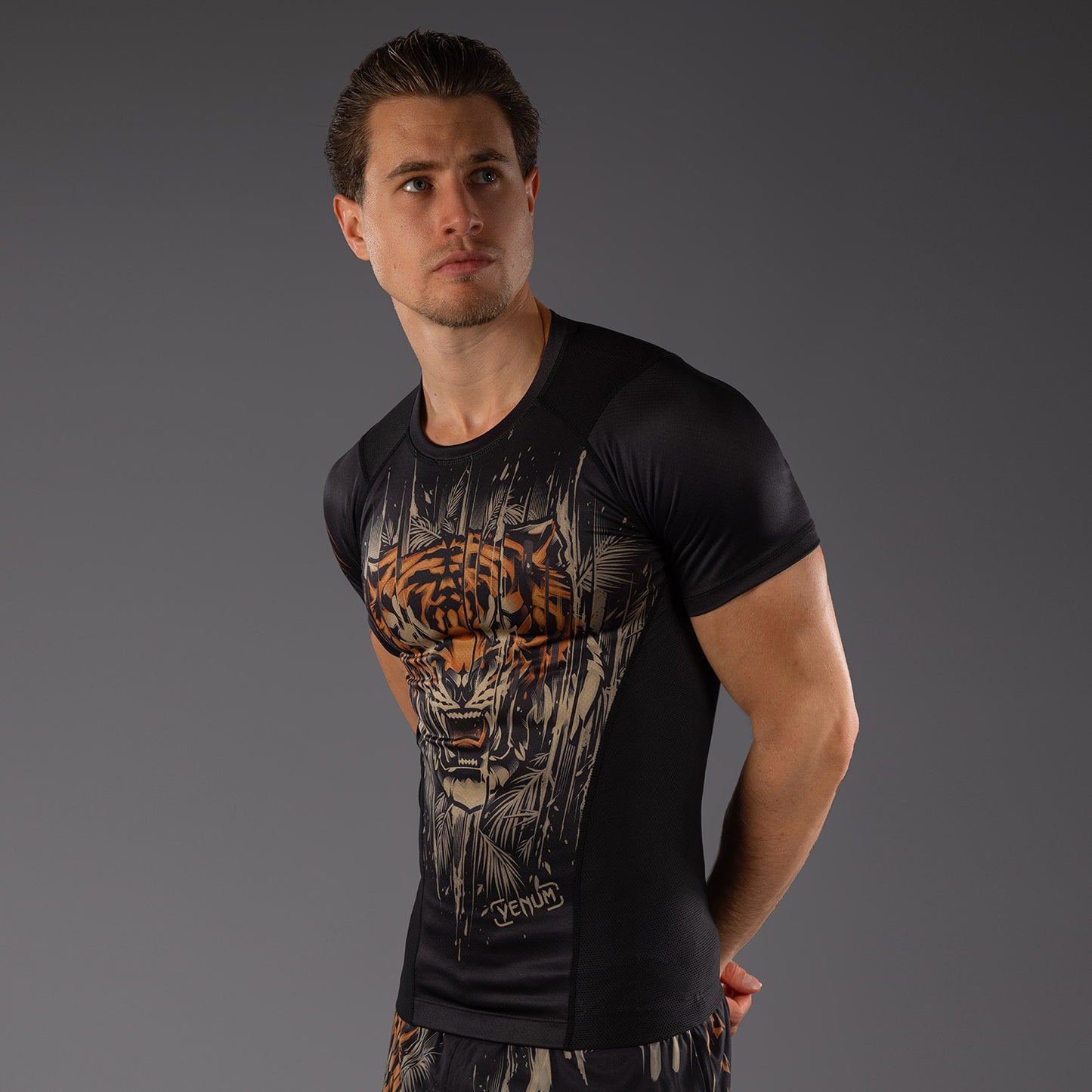 Rashguard с коротким рукавом Venum Tiger - Черный / Неоновый оранжевый