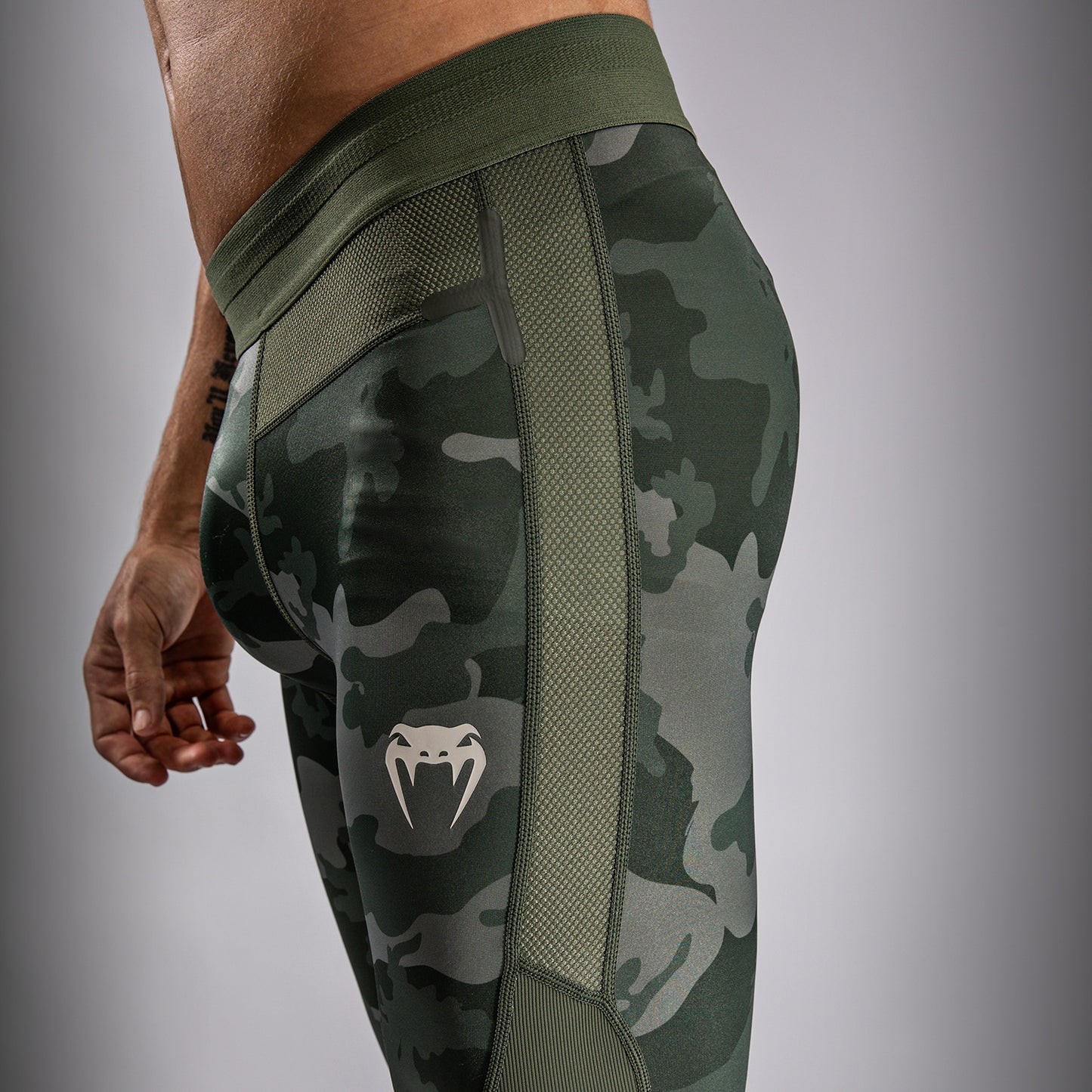 Компессионные леггинсы для мужчин Venum G-Fit Air - Военный камуфляж