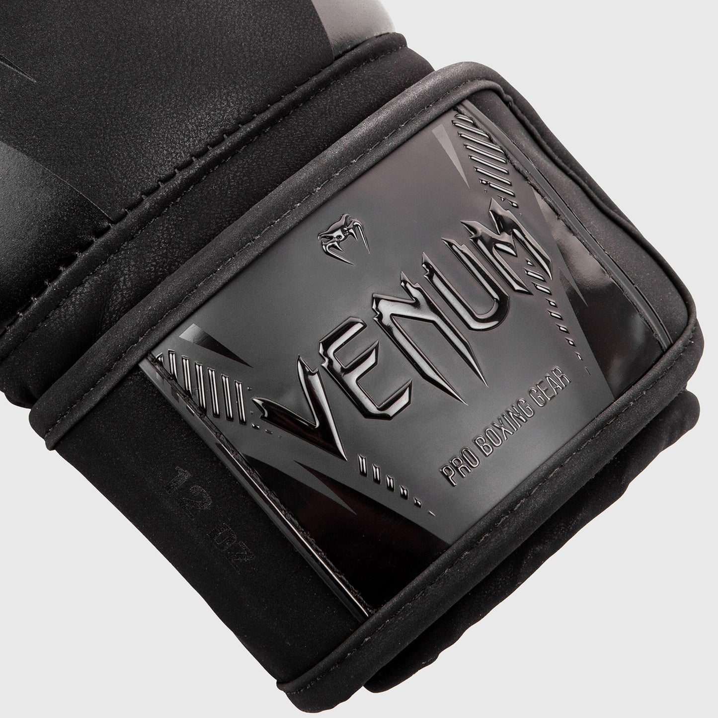 БОКСЕРСКИЕ ПЕРЧАТКИ VENUM IMPACT