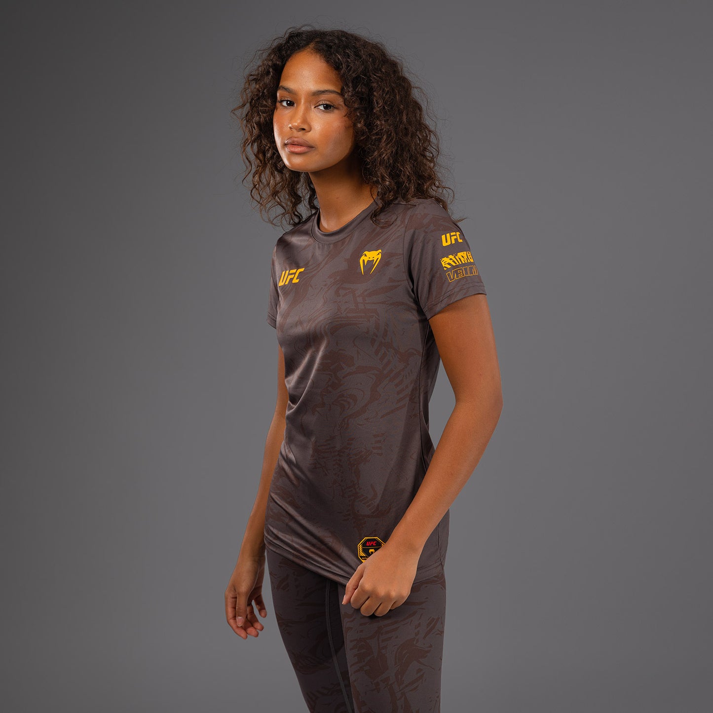 Футболка UFC Fusion by Venum Fight Week Dry-Tech для женщин - Earthen Brown