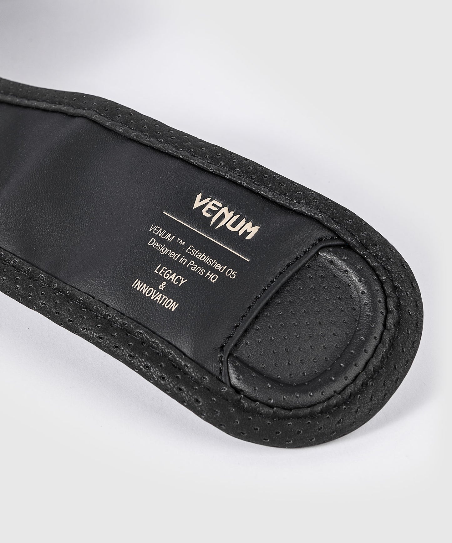 Спарринговые перчатки для ММА Venum Impact Evo - черный
