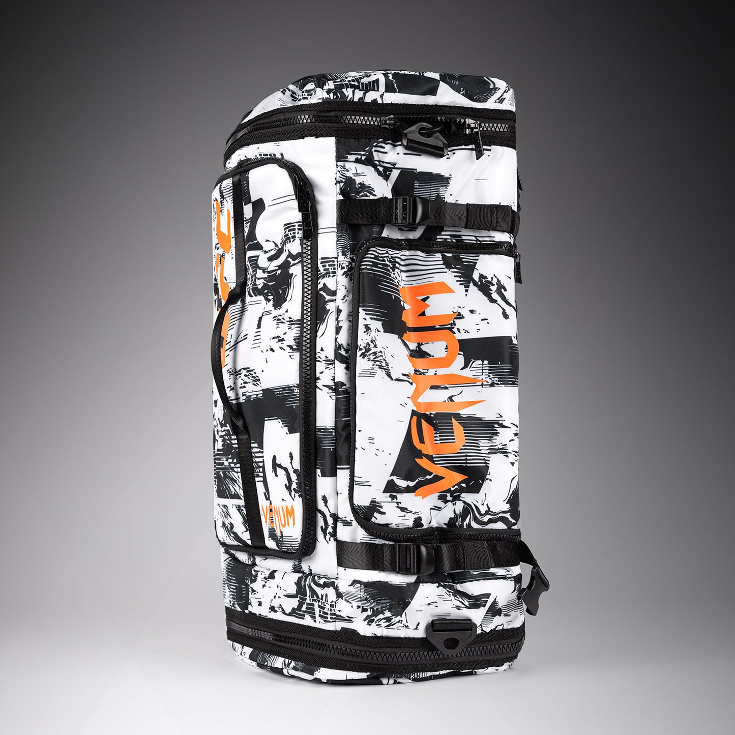 Спортивная сумка UFC Zenith by Venum Authentic Fight Week — белая