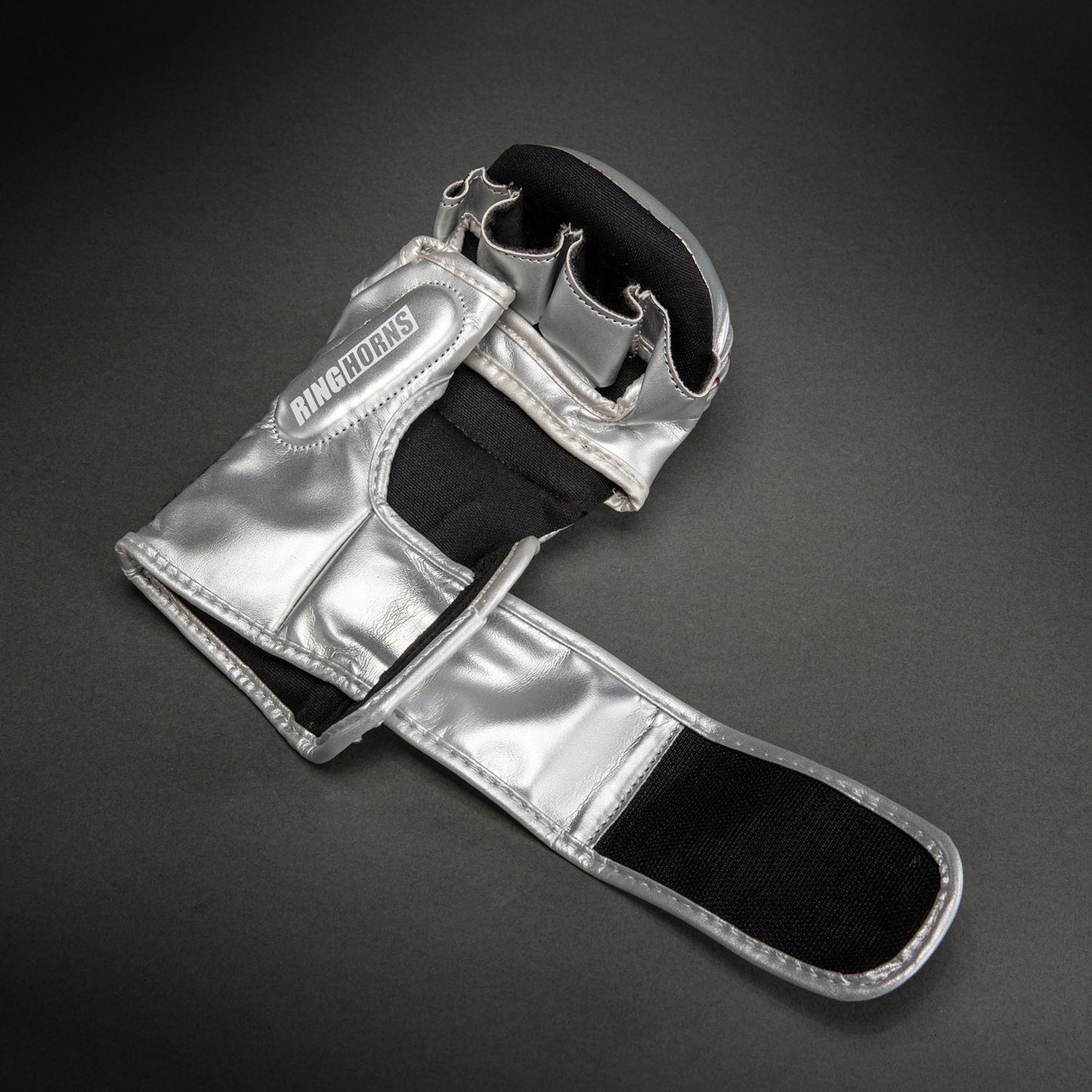 Перчатки для спарринга MMA Ringhorns Charger by Venum – Серебряный/Чёрный
