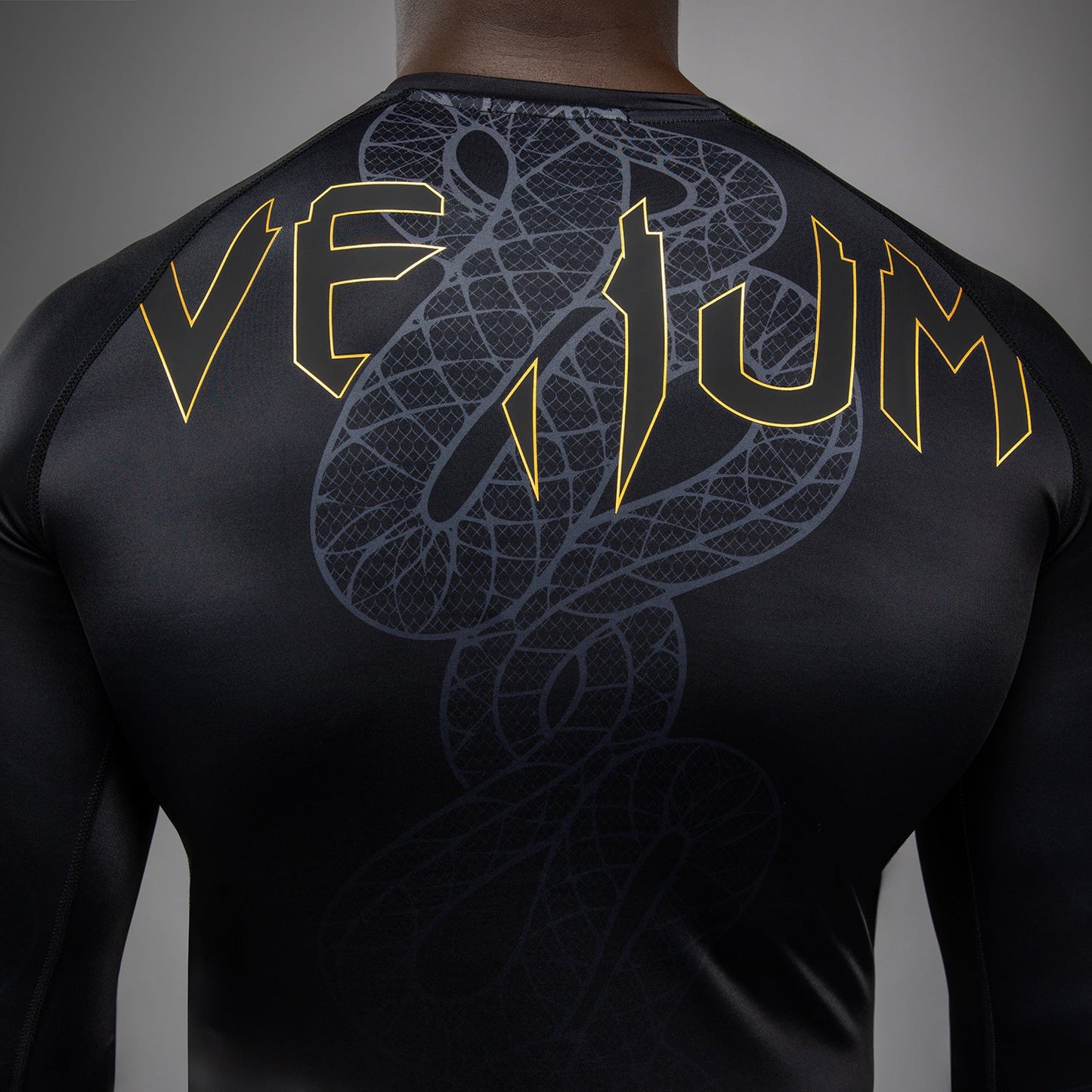 Рашгард с длинным рукавом Venum Serpenti – Чёрный/Серебристый/Золотой