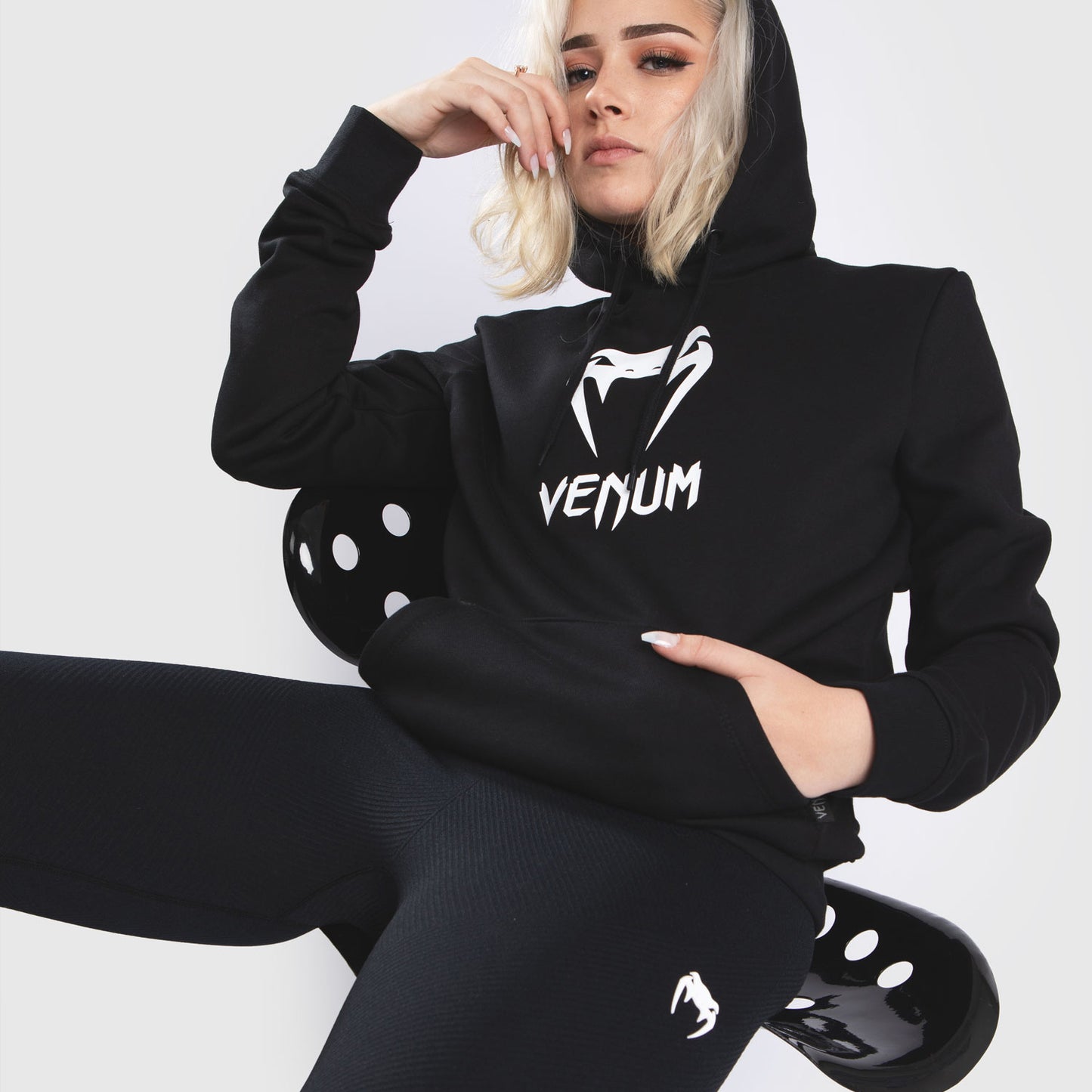 Толстовка Venum Classic с капюшоном - Для женщин - Черный
