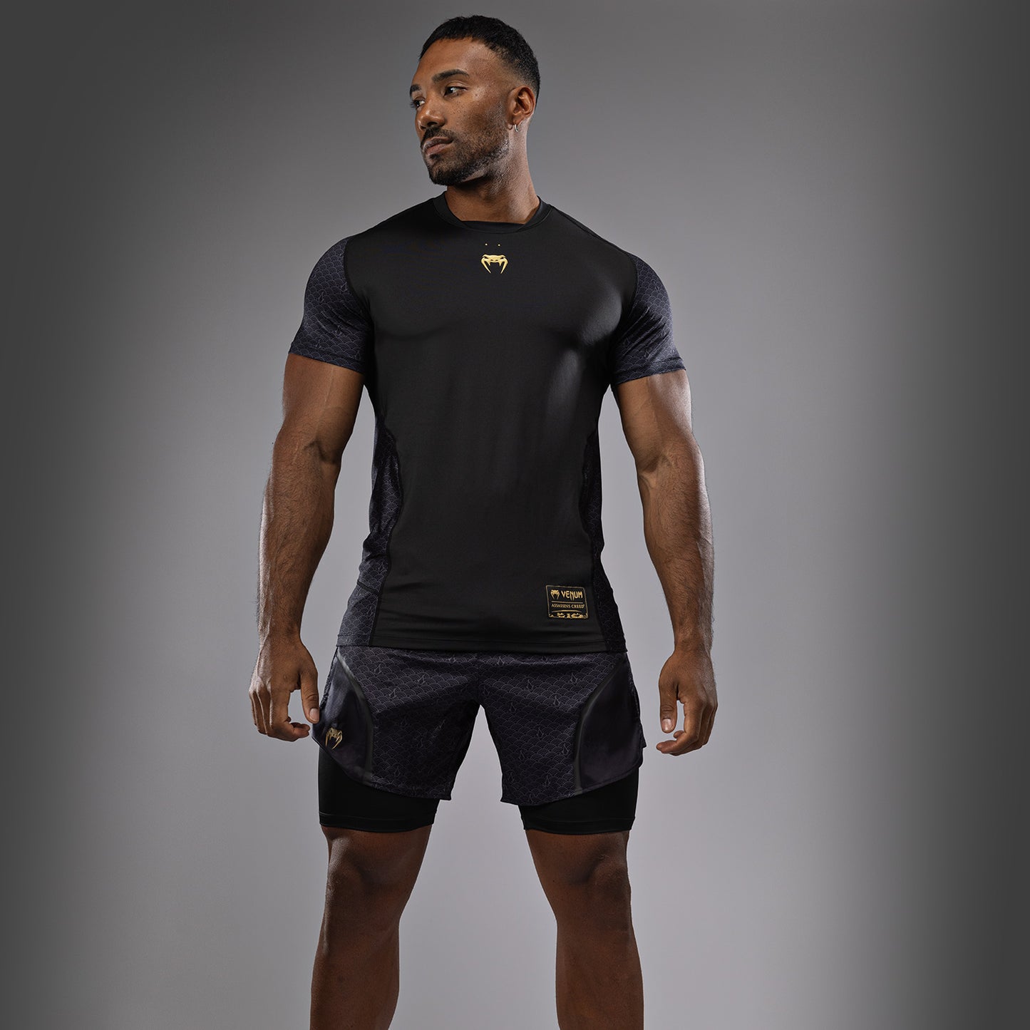 Venum x Assassin’s Creed Мужская футболка Dry-Tech T-Shirt - черный/золотой