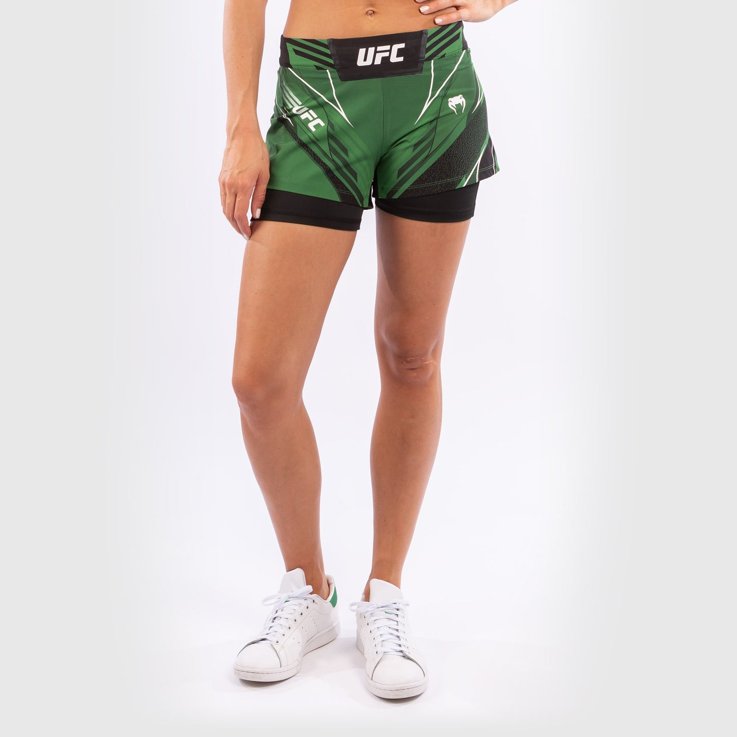 ЖЕНСКИЕ ШОРТЫ UFC VENUM FIGHT NIGHT – УКОРОЧЕННЫЙ КРОЙ - Зеленый