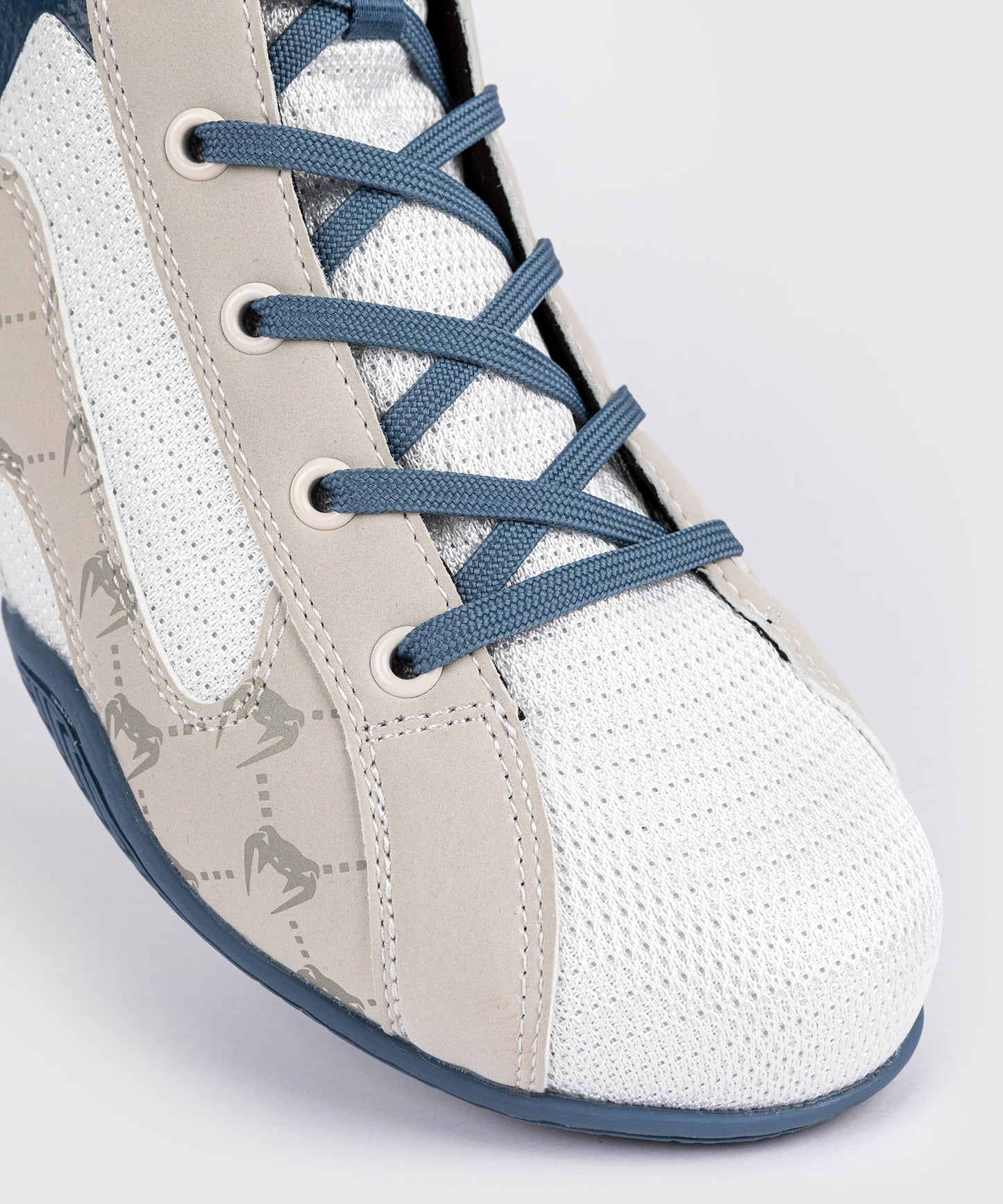 БОКСЕРКИ Venum Elite Monogram – БЕЛЫЙ/СИНИЙ