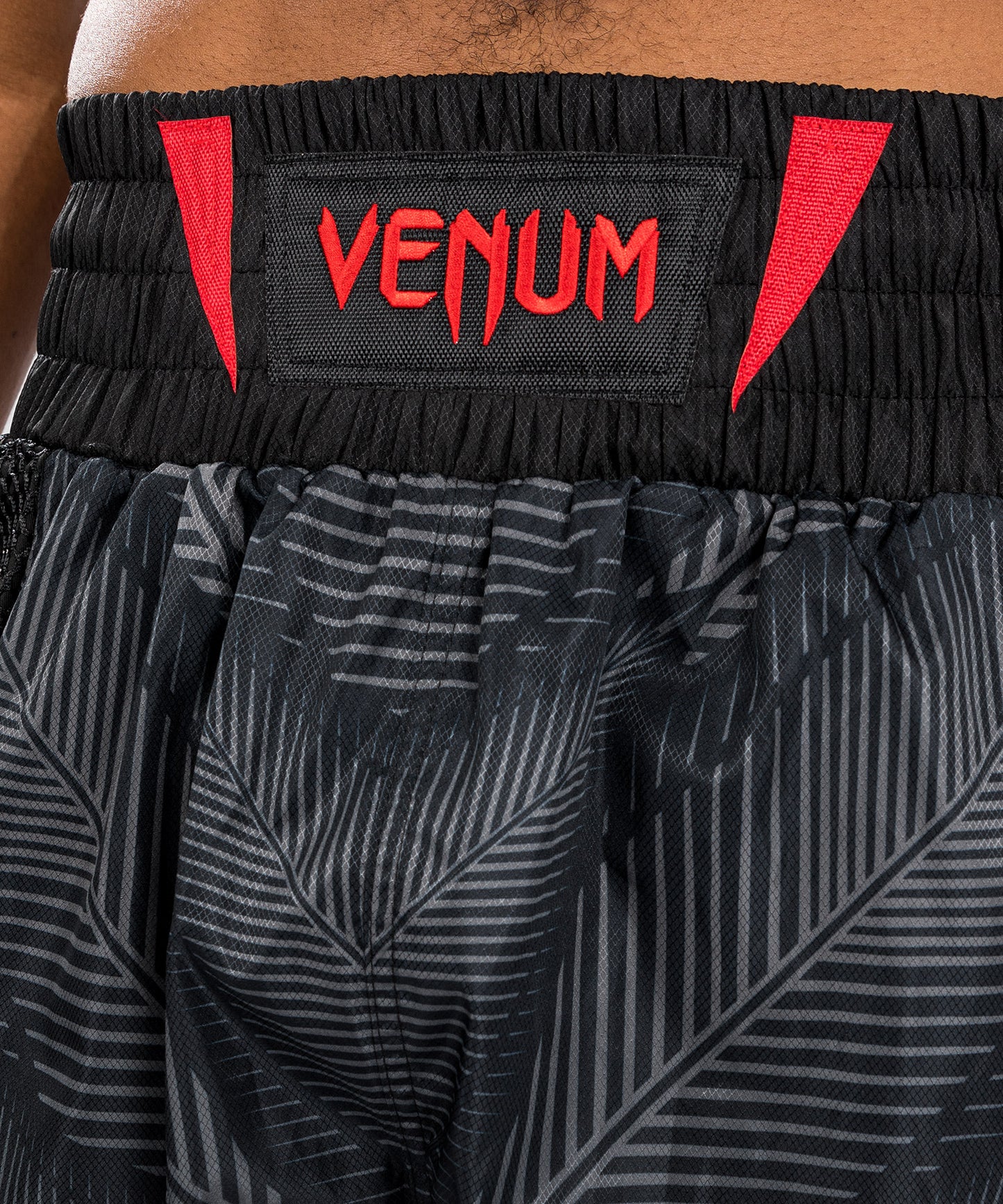 БОКСЕРСКИЕ ШОРТЫ VENUM PHANTOM - ЧЕРНЫЙ/КРАСНЫЙ