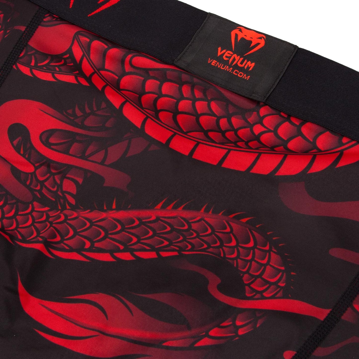 Компрессионные шорты Venum Dragon's Flight - Черный/Красный