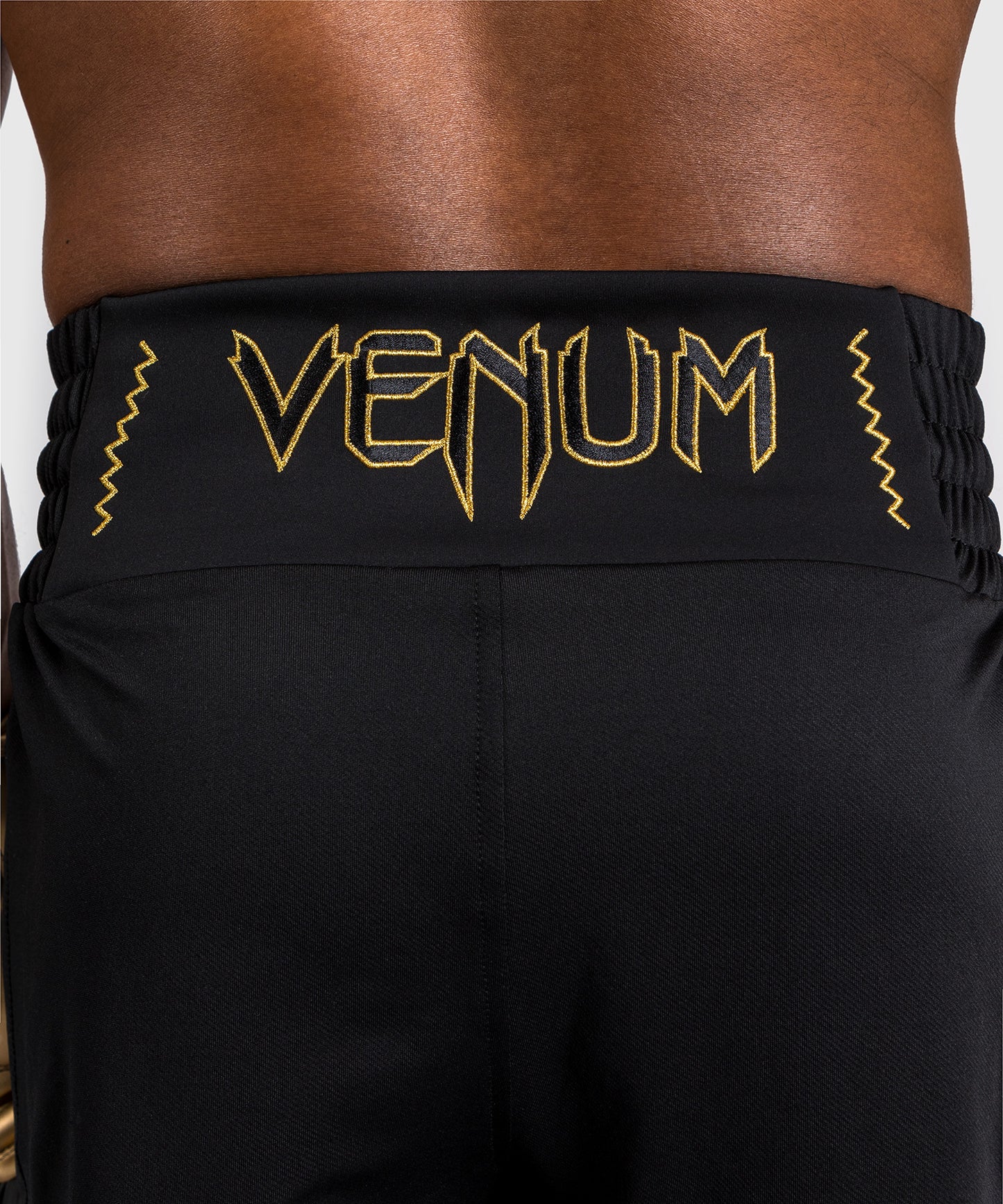 Venum Classic  Боксерские шорты - черный/золотой