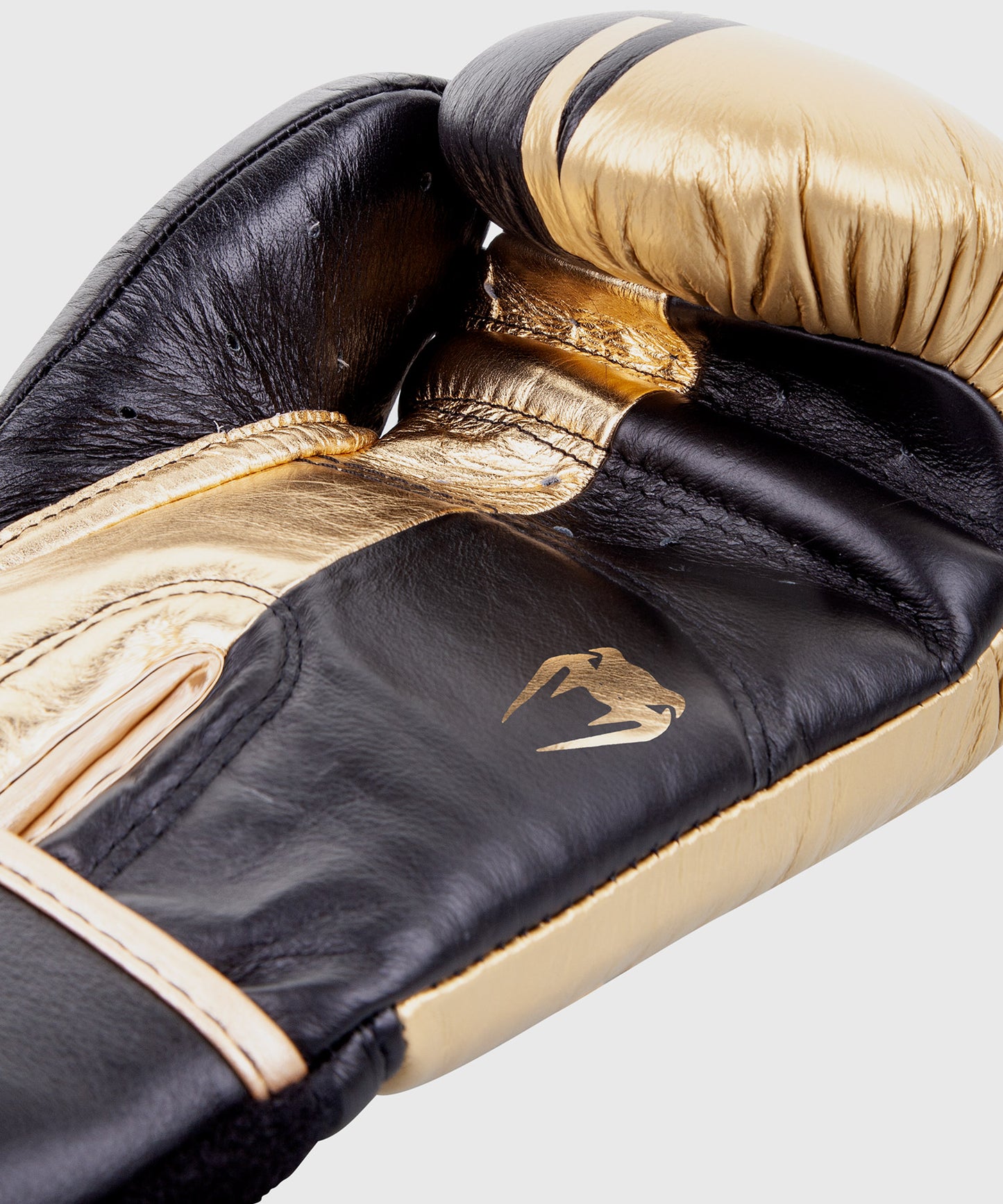 Боксерские перчатки Venum Shield pro с липучкой - черный/золотой