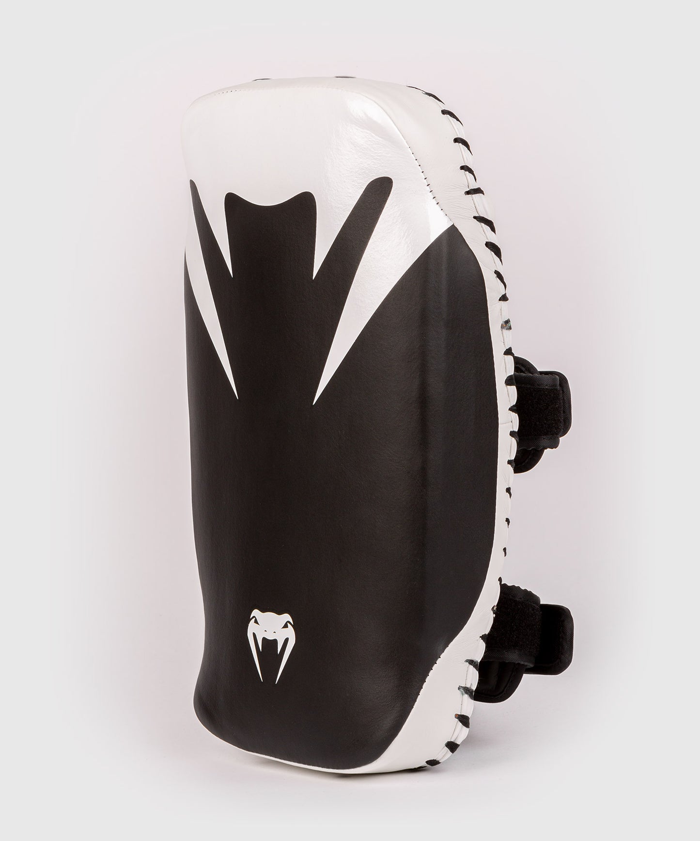 Venum Absolute Kick Pads (Pair) - черный/белый