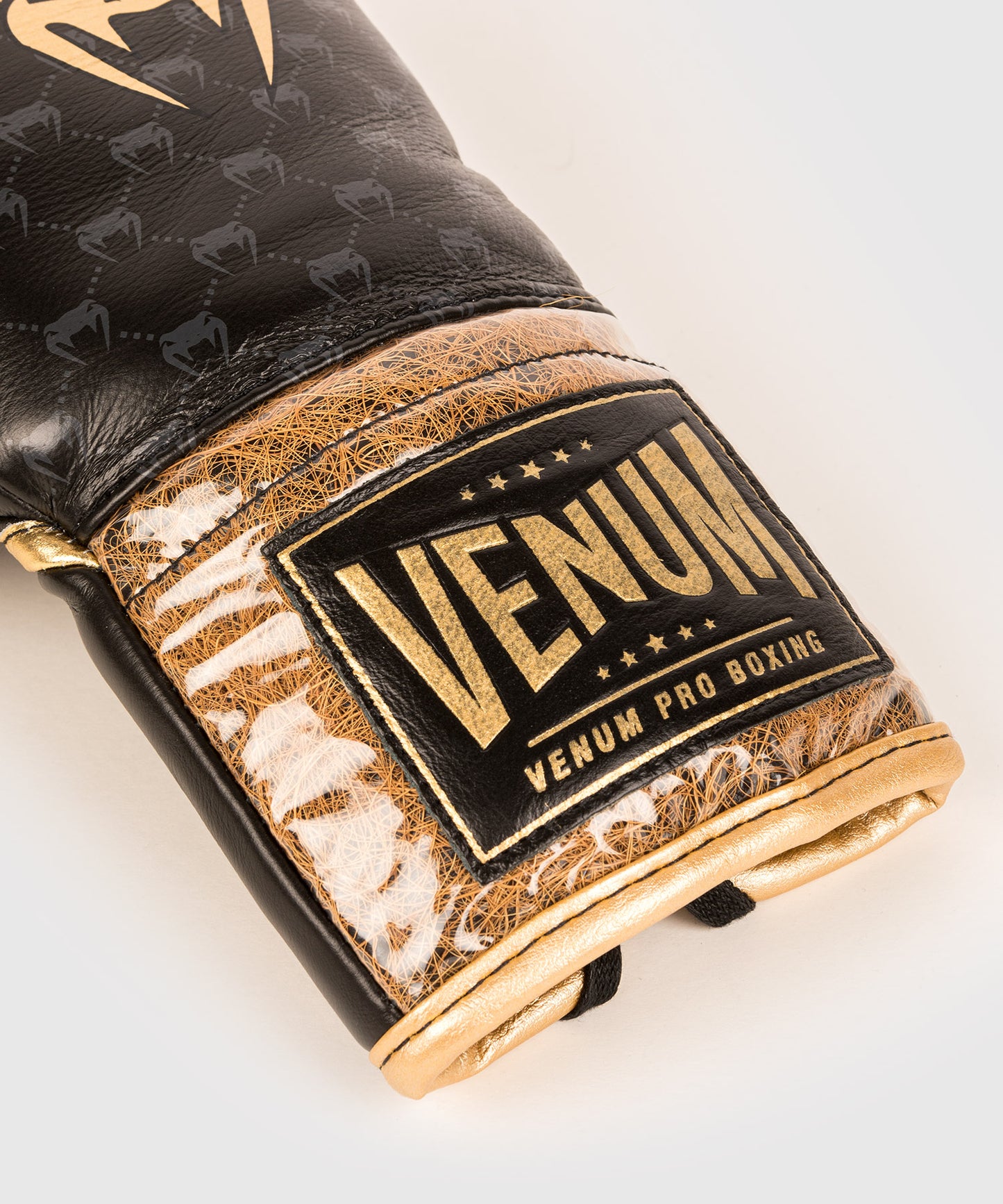 Боксерские перчатки Venum Coco Monogram Pro - насыщенно-черный