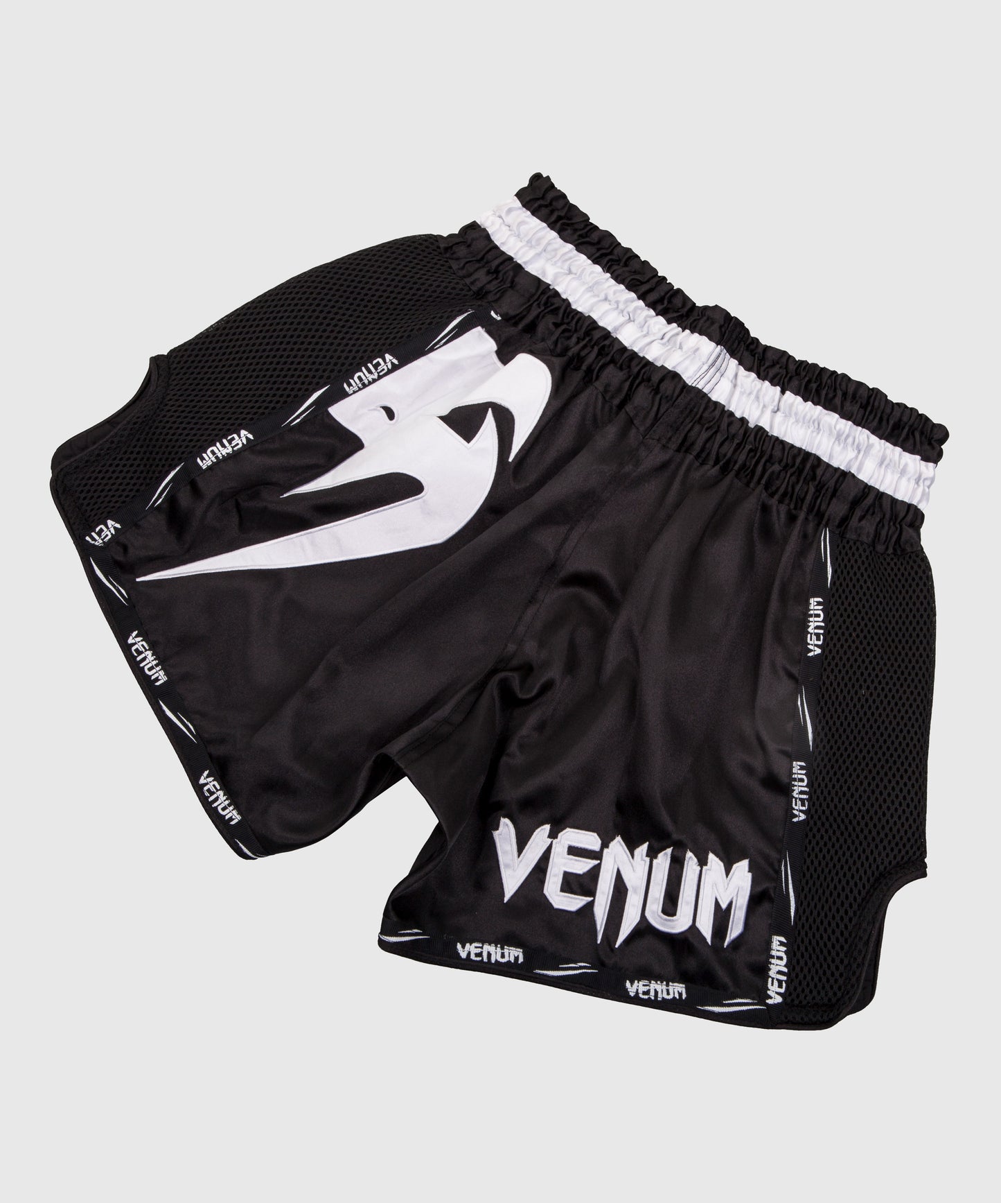 ШОРТЫ ДЛЯ ТАЙСКОГО БОКСА VENUM GIANT - Черный/Белый
