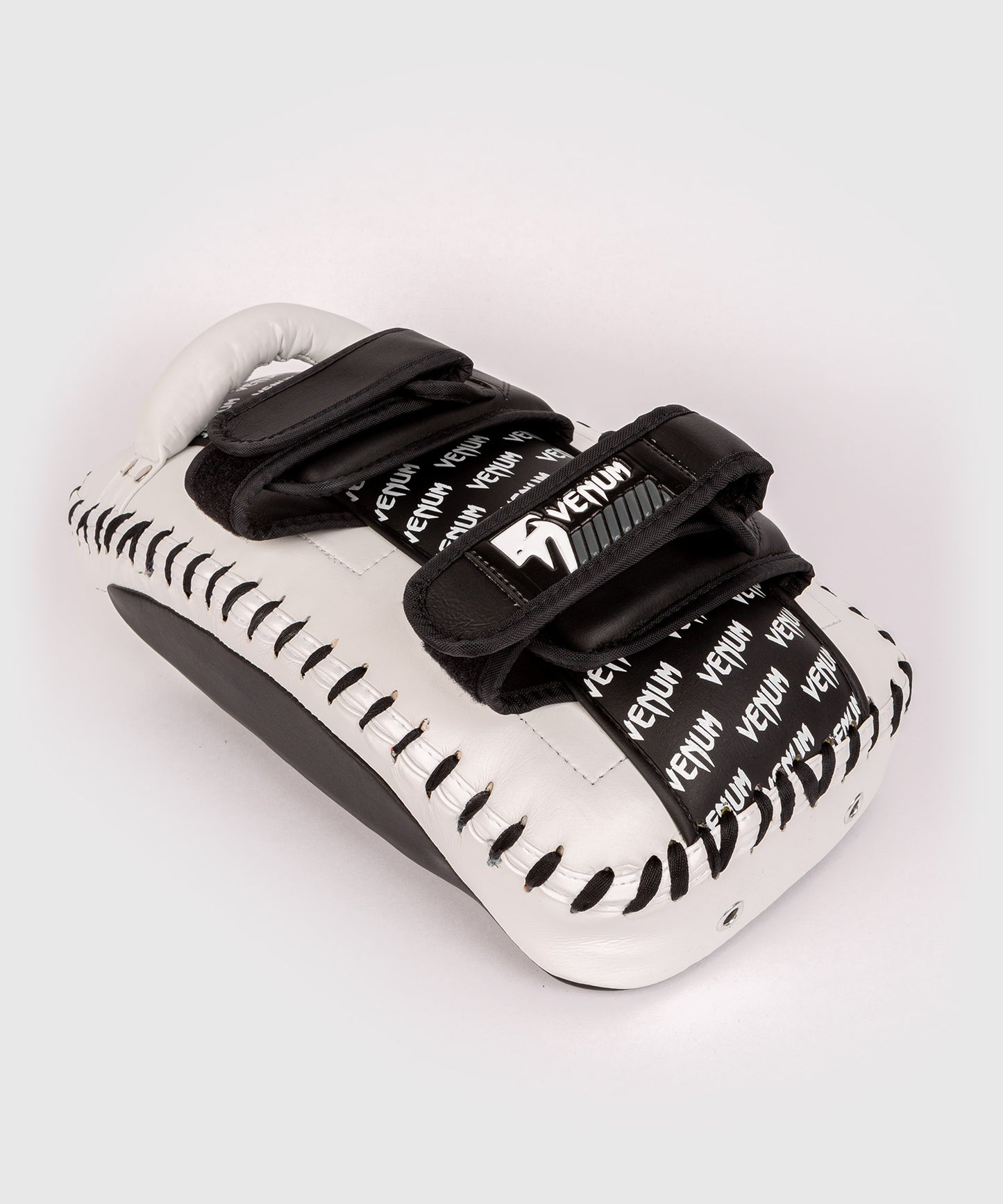 Venum Absolute Kick Pads (Pair) - черный/белый