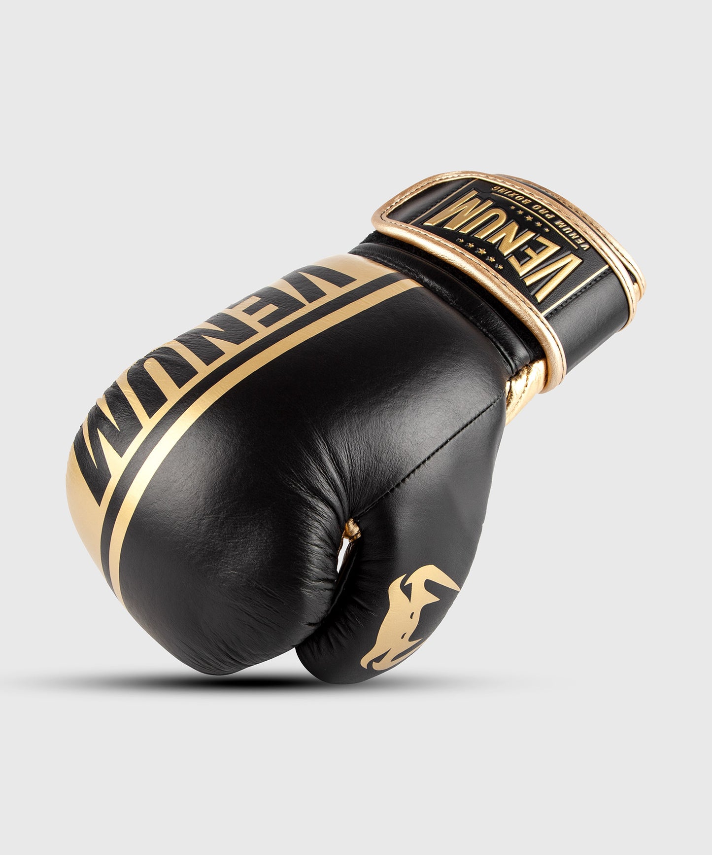 Боксерские перчатки Venum Shield pro с липучкой - черный/золотой