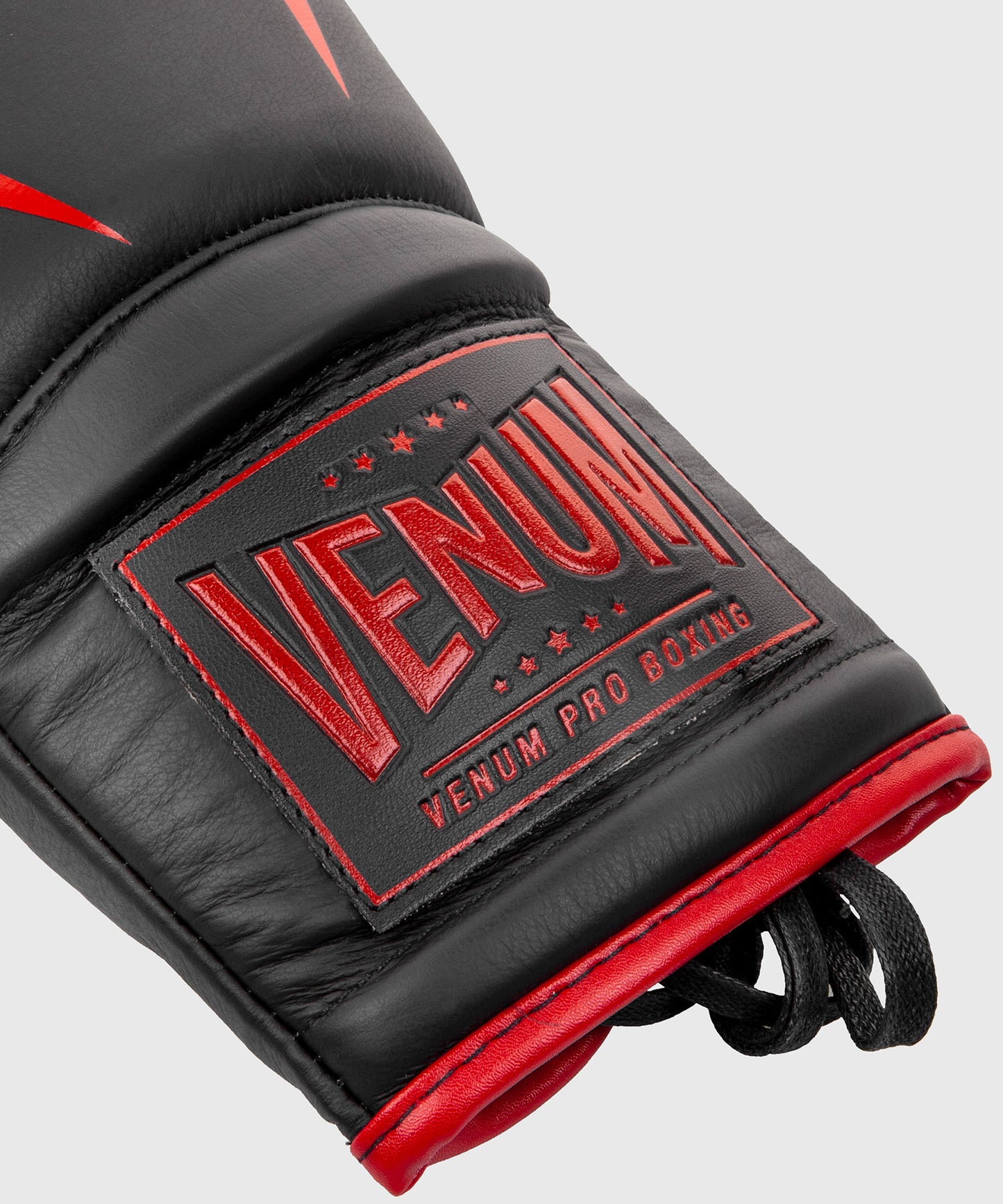 Боксерские перчатки Venum Giant 2.0 Pro-Со шнуровкой - Черный/Красный