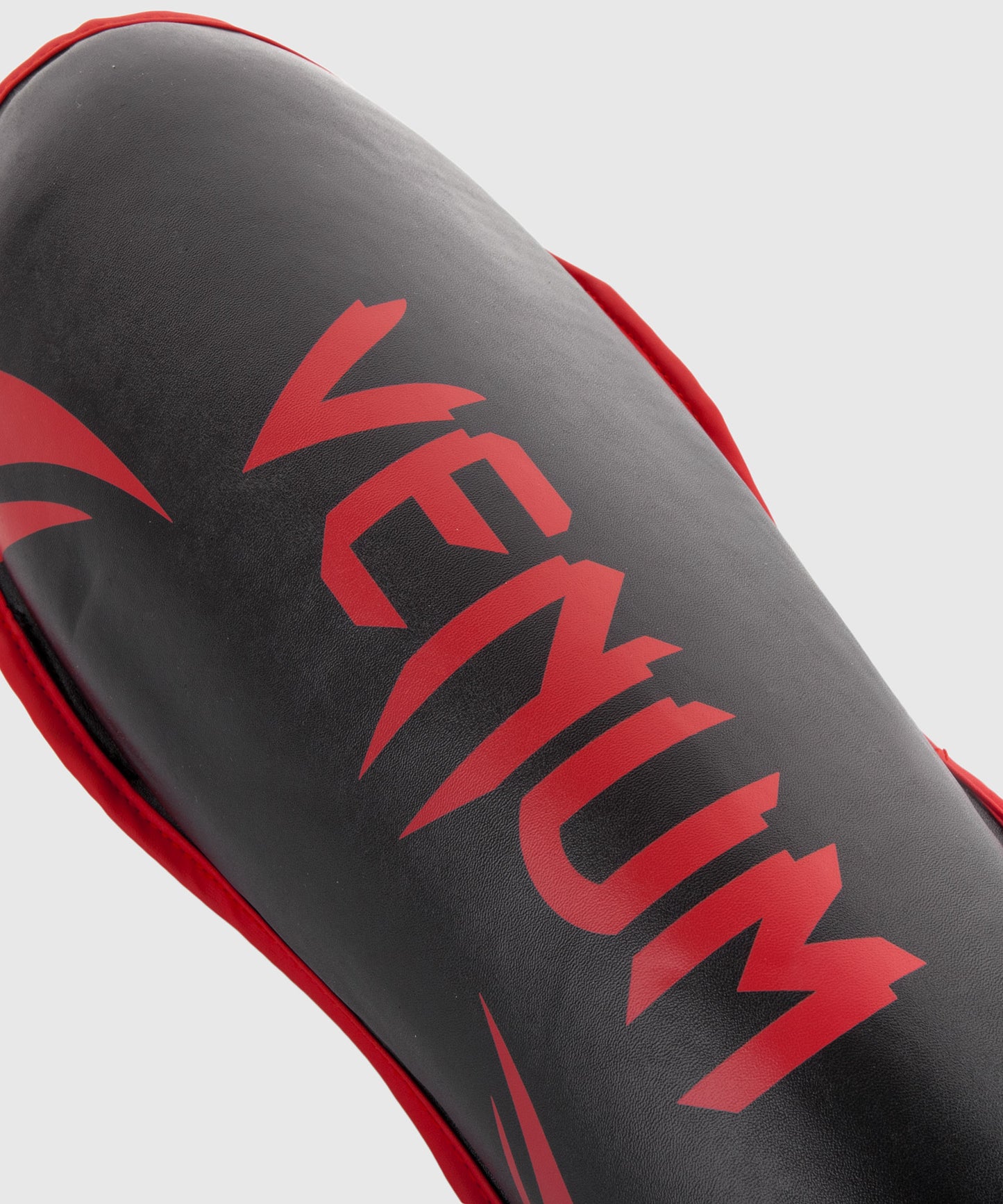 ЩИТКИ VENUM CHALLENGER - Черный/Красный