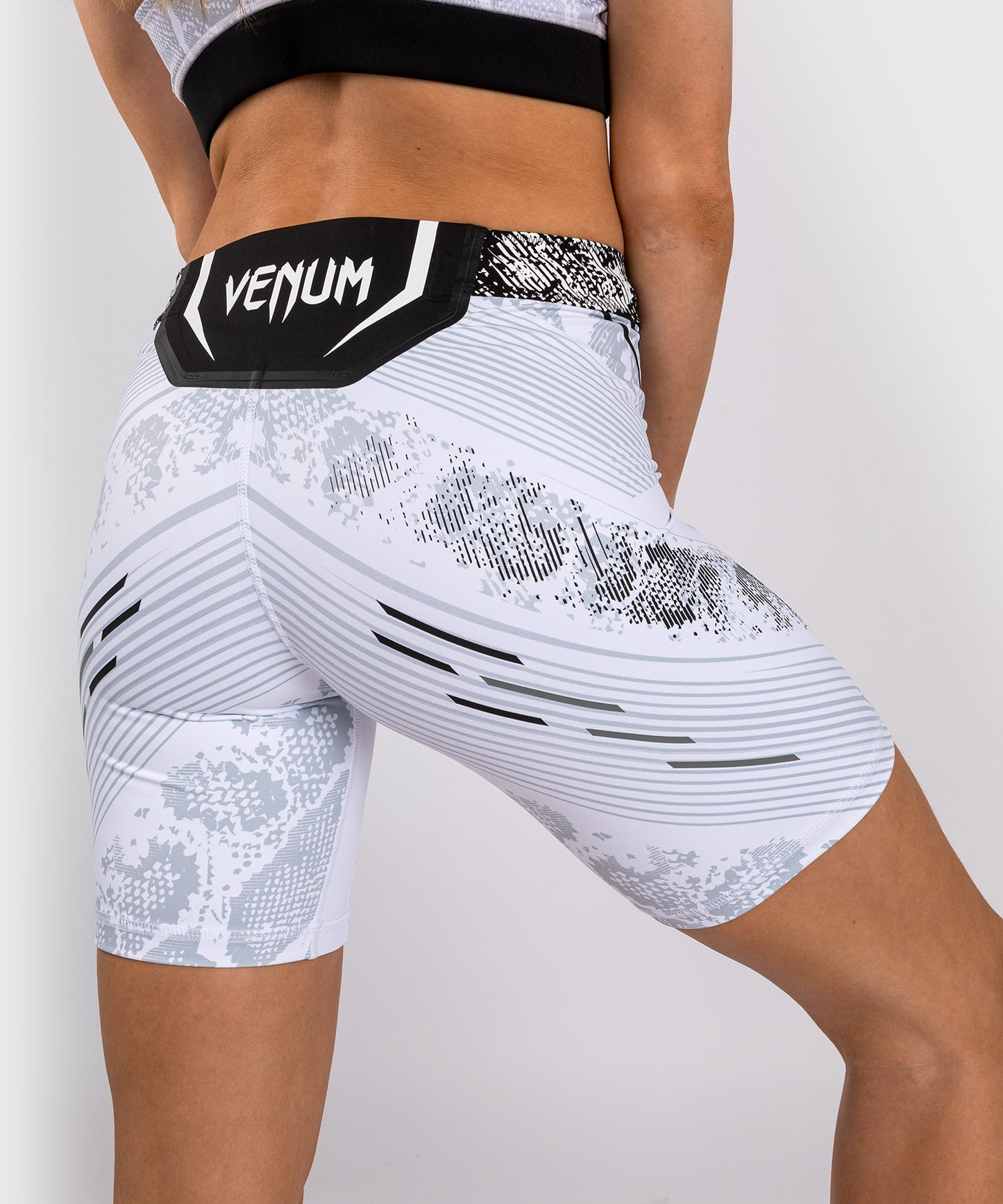 UFC Adrenaline by Venum Authentic Fight Night Женские шорты Vale Tudo Short - Long Fit - White